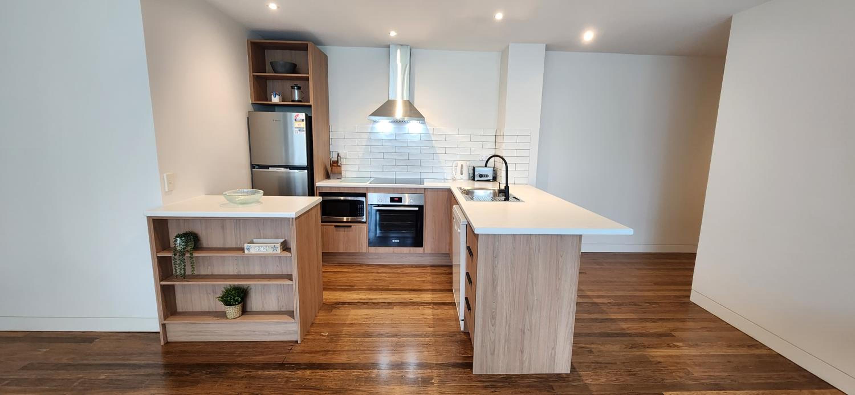 Executive Deluxe Three-Bedroom Apartment - Photo 2