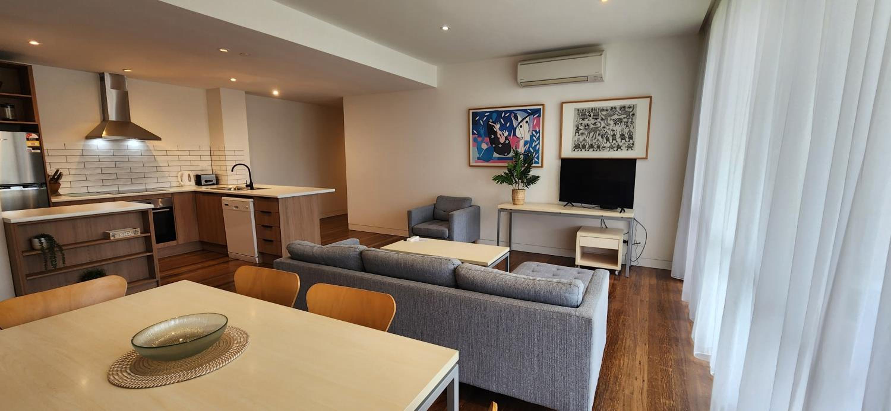 Executive Deluxe Three-Bedroom Apartment - Photo 11