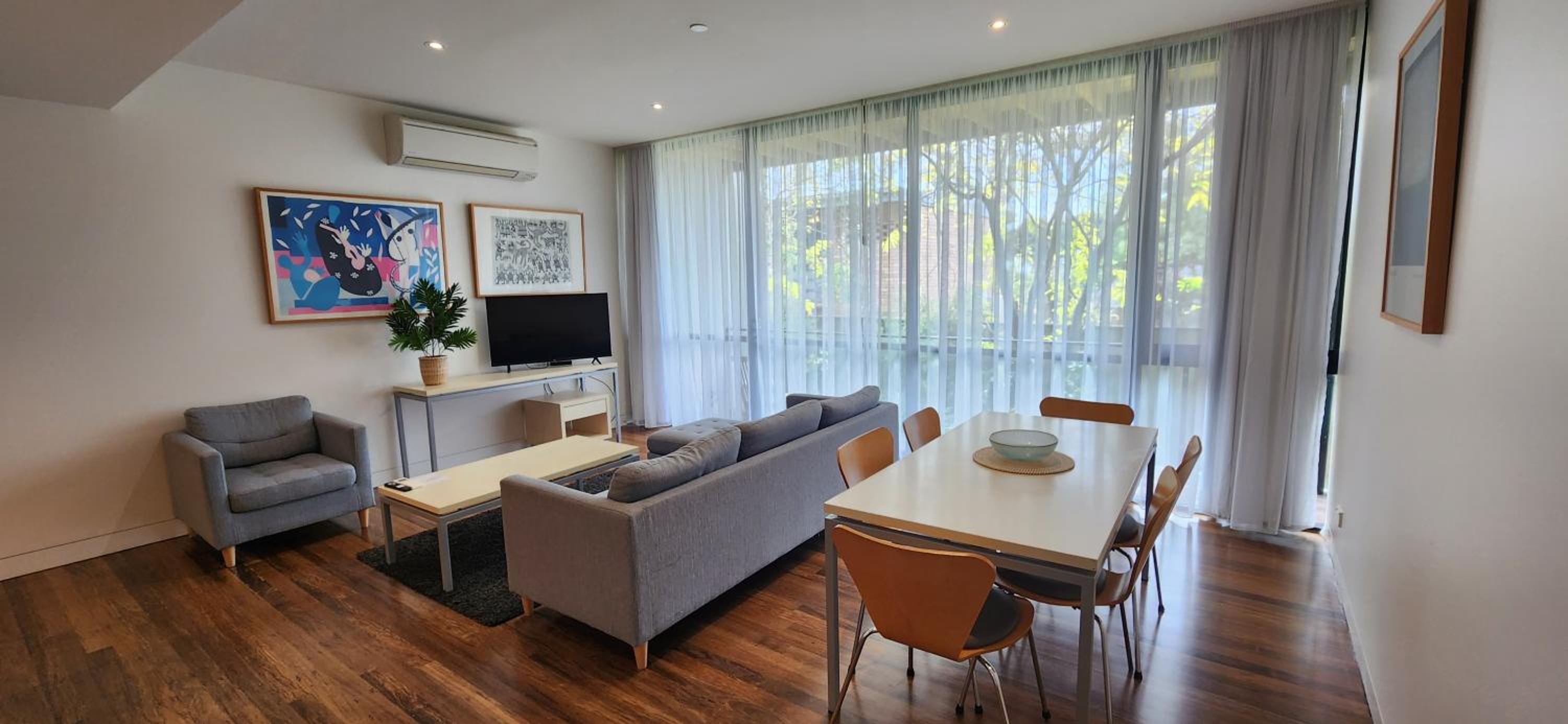 Executive Deluxe Three-Bedroom Apartment - Photo 10