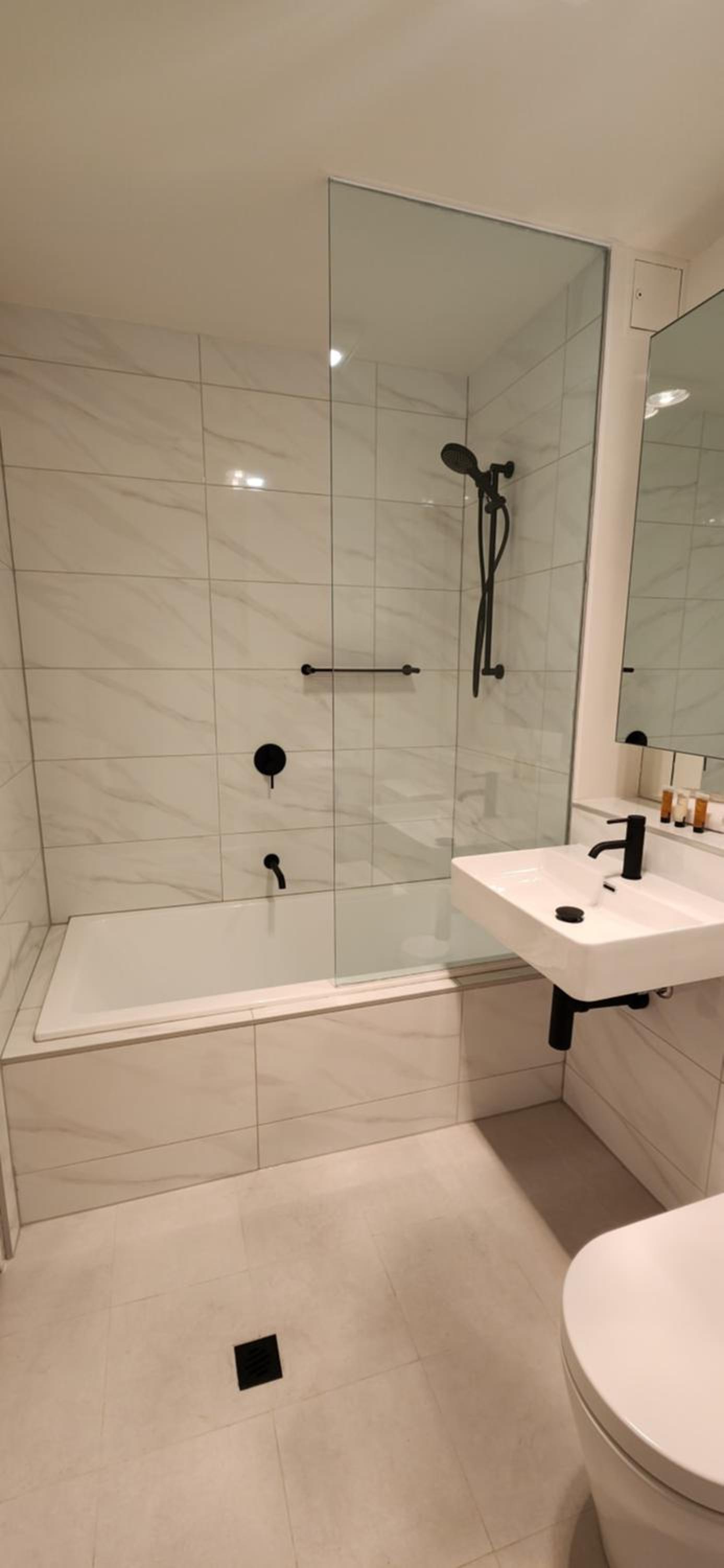 Executive Deluxe Three-Bedroom Apartment - Photo 9