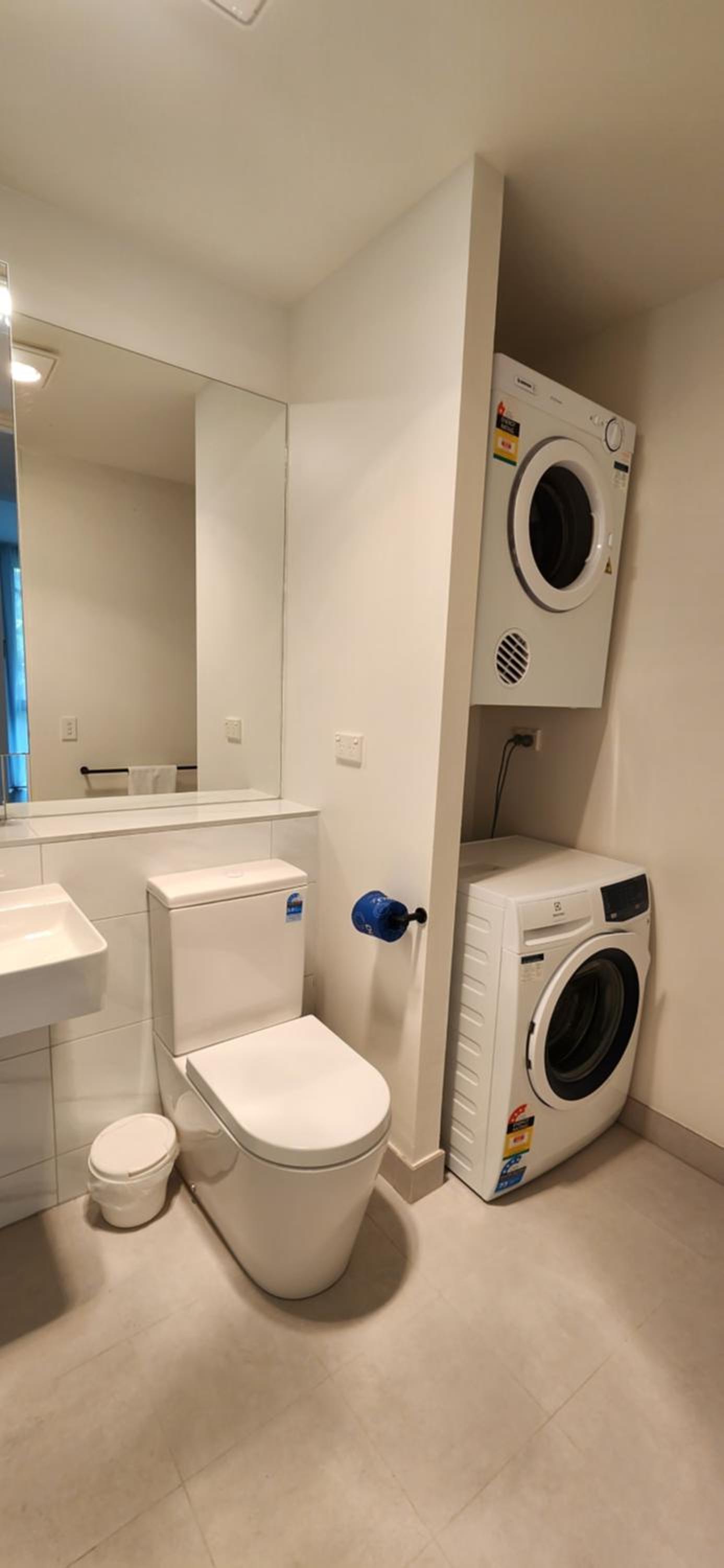 Executive Deluxe Three-Bedroom Apartment - Photo 8