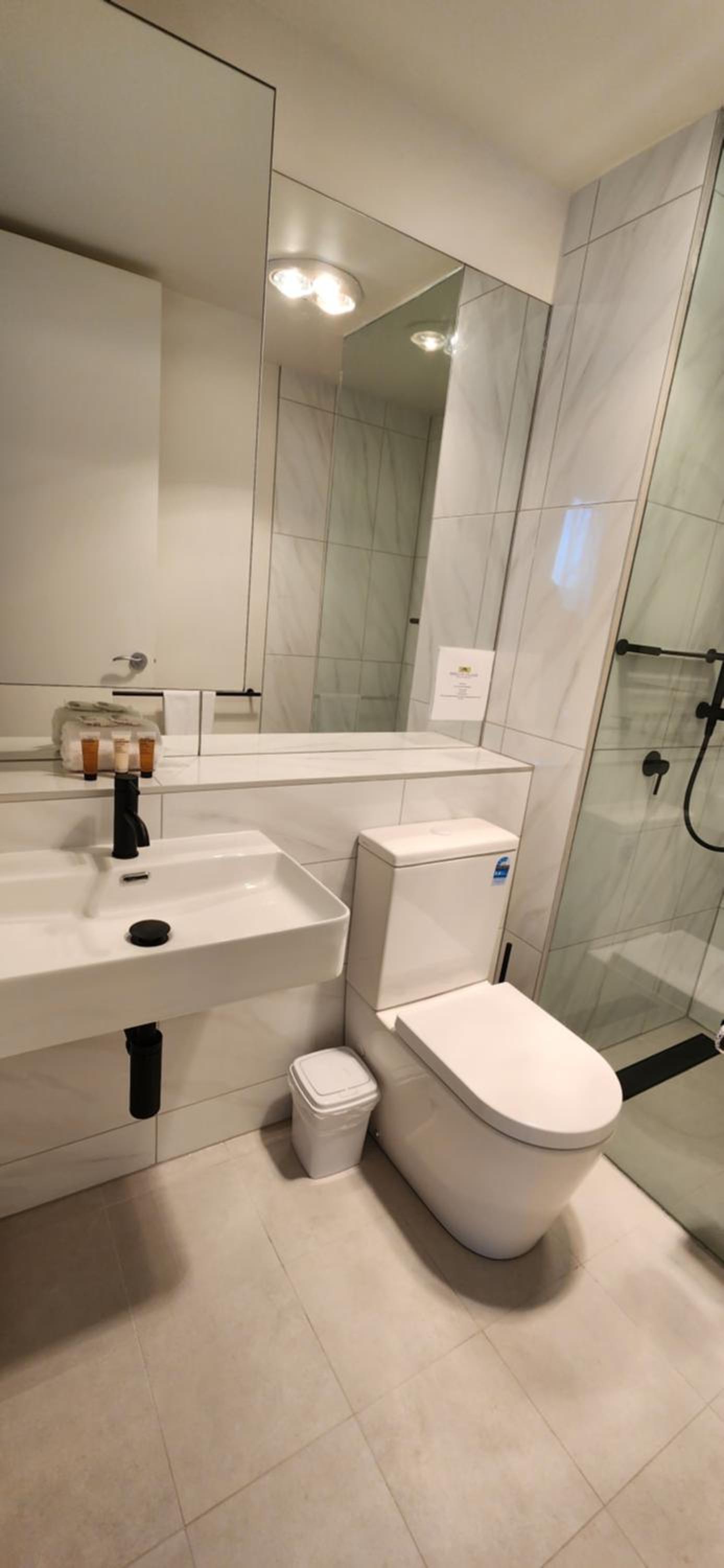 Executive Deluxe Three-Bedroom Apartment - Photo 7