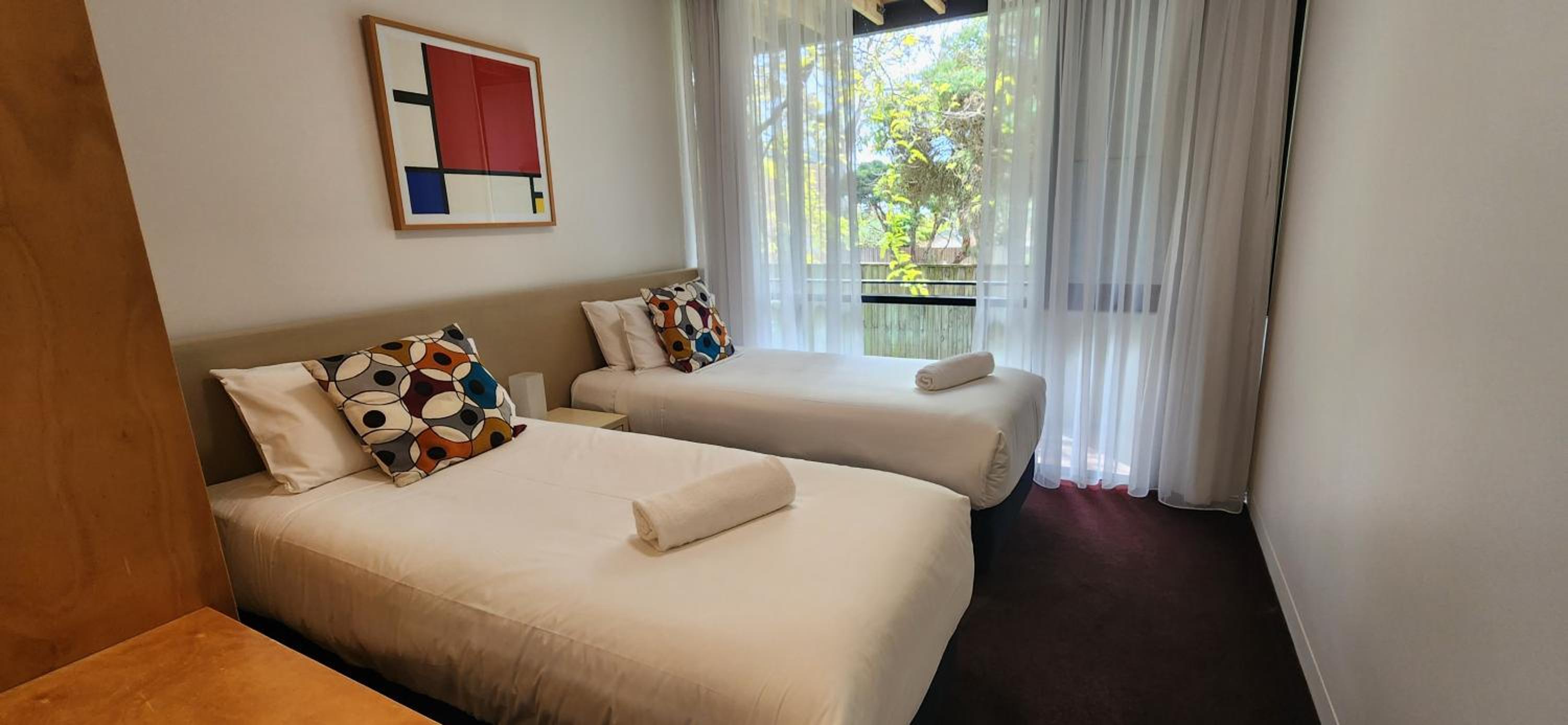 Executive Three-Bedroom Apartment - Photo 6
