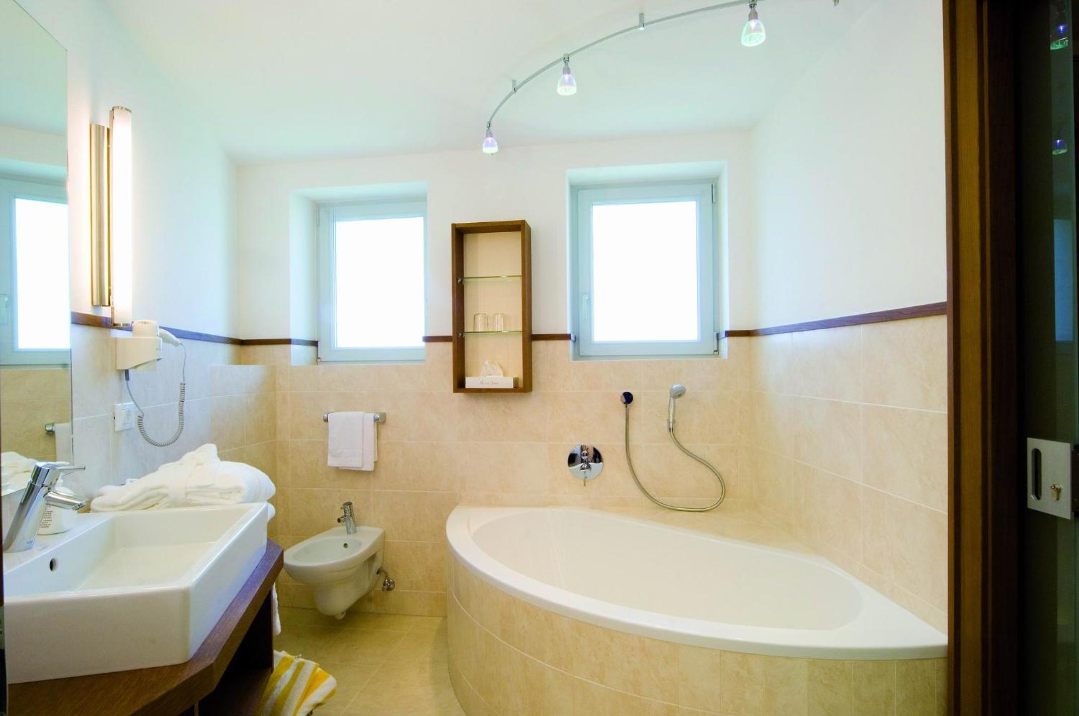 Deluxe Junior Suite - Photo 4