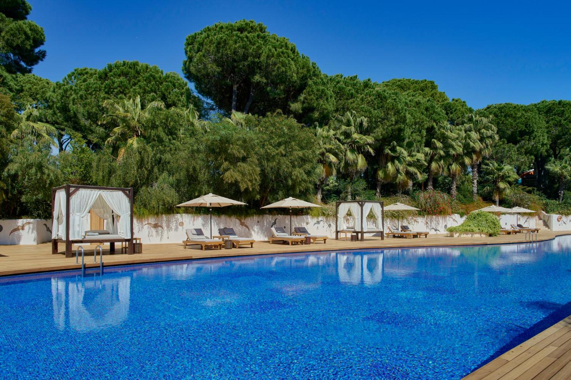 Terrace Lagoon Family Suite Pool View thumbnail 5