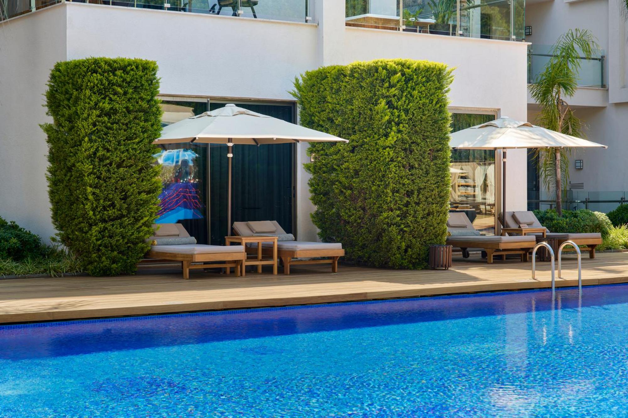 Terrace Lagoon Family Suite Pool View thumbnail 6