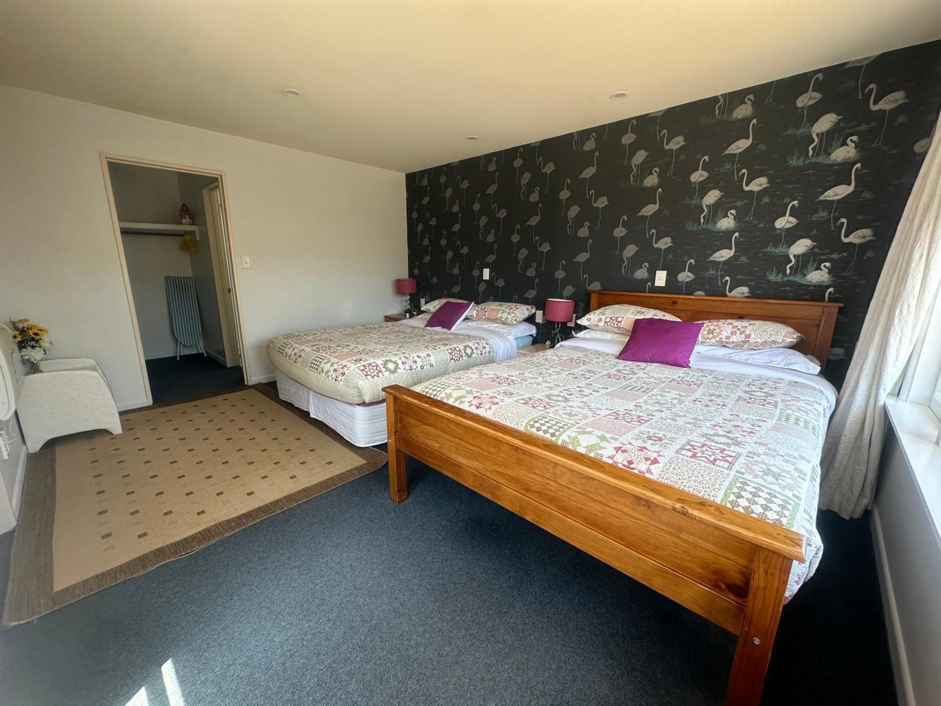 Five-Bedroom House - Photo 25