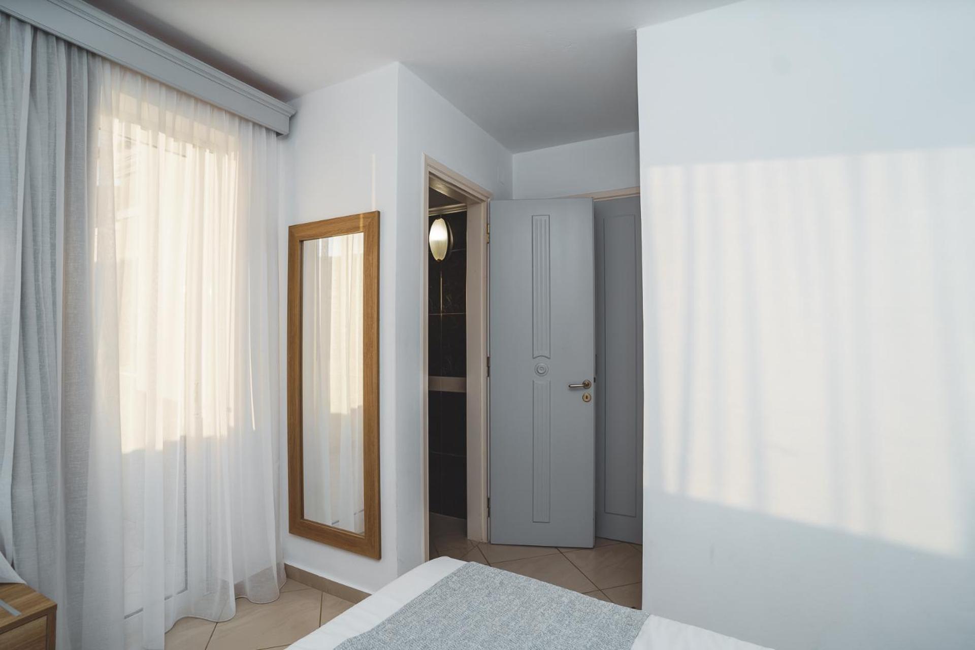 Two-Bedroom Apartment with Pool View - Photo 3