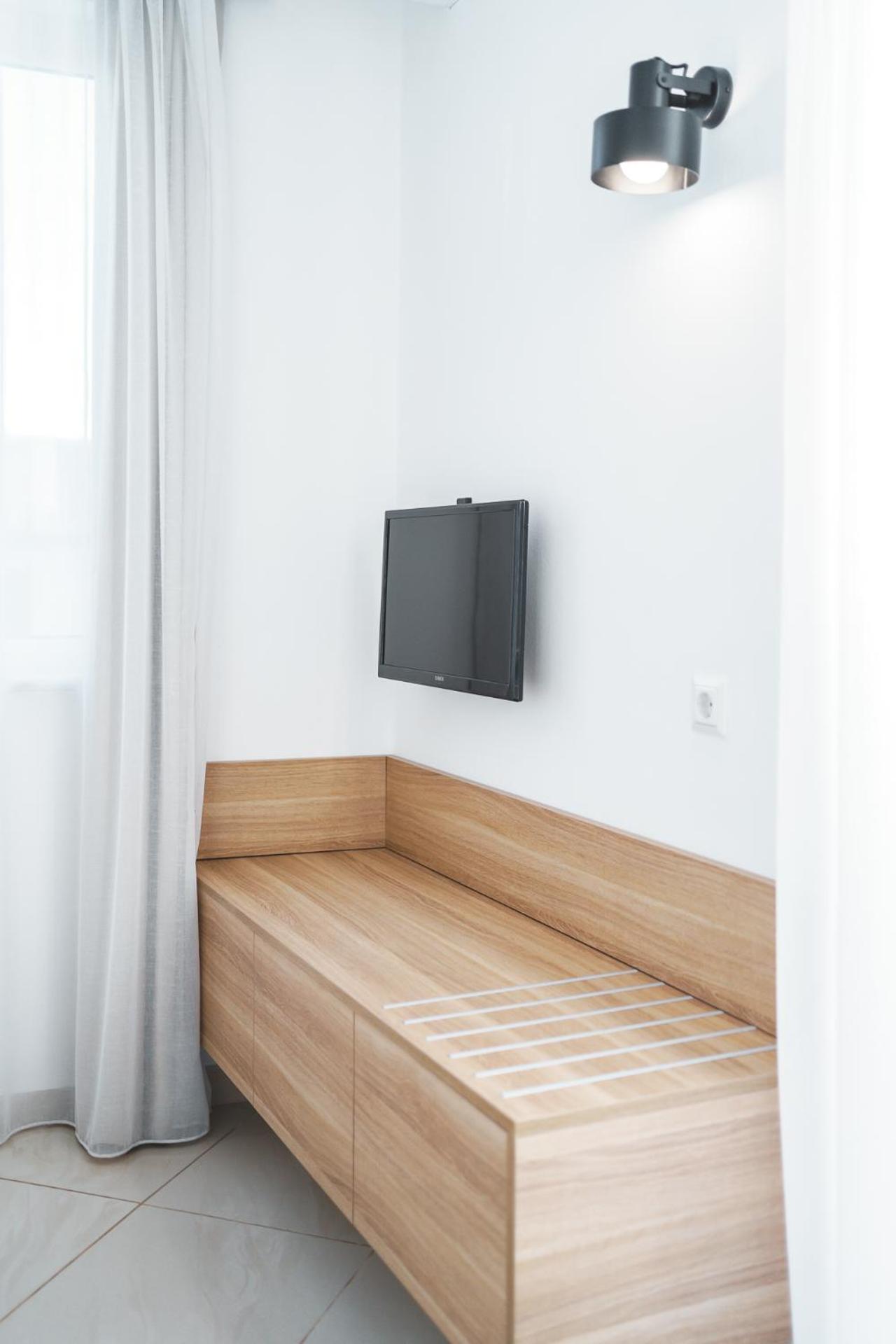 Two-Bedroom Apartment with Pool View - Photo 2