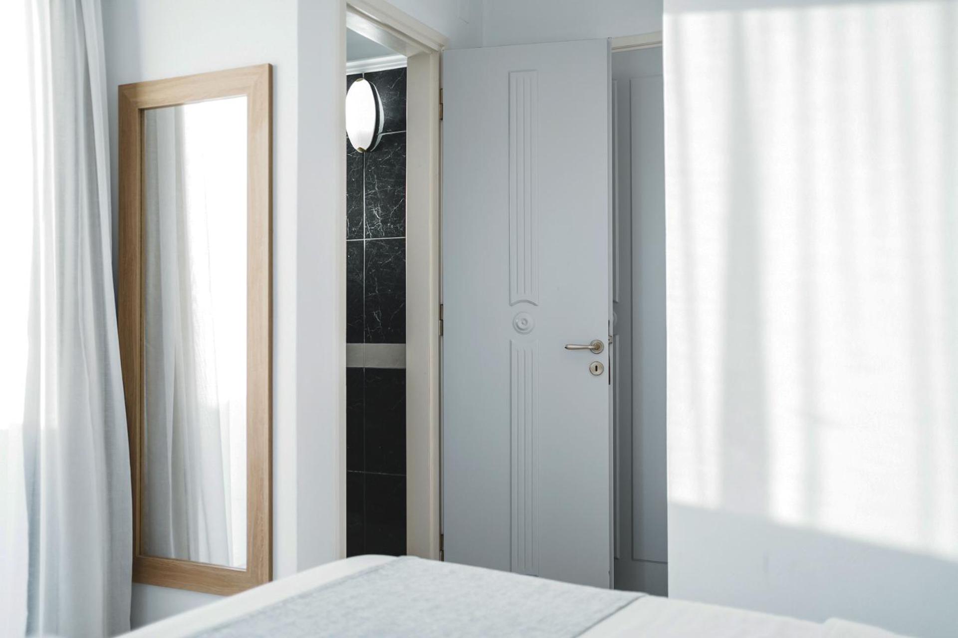 Two-Bedroom Apartment with Pool View - Photo 5