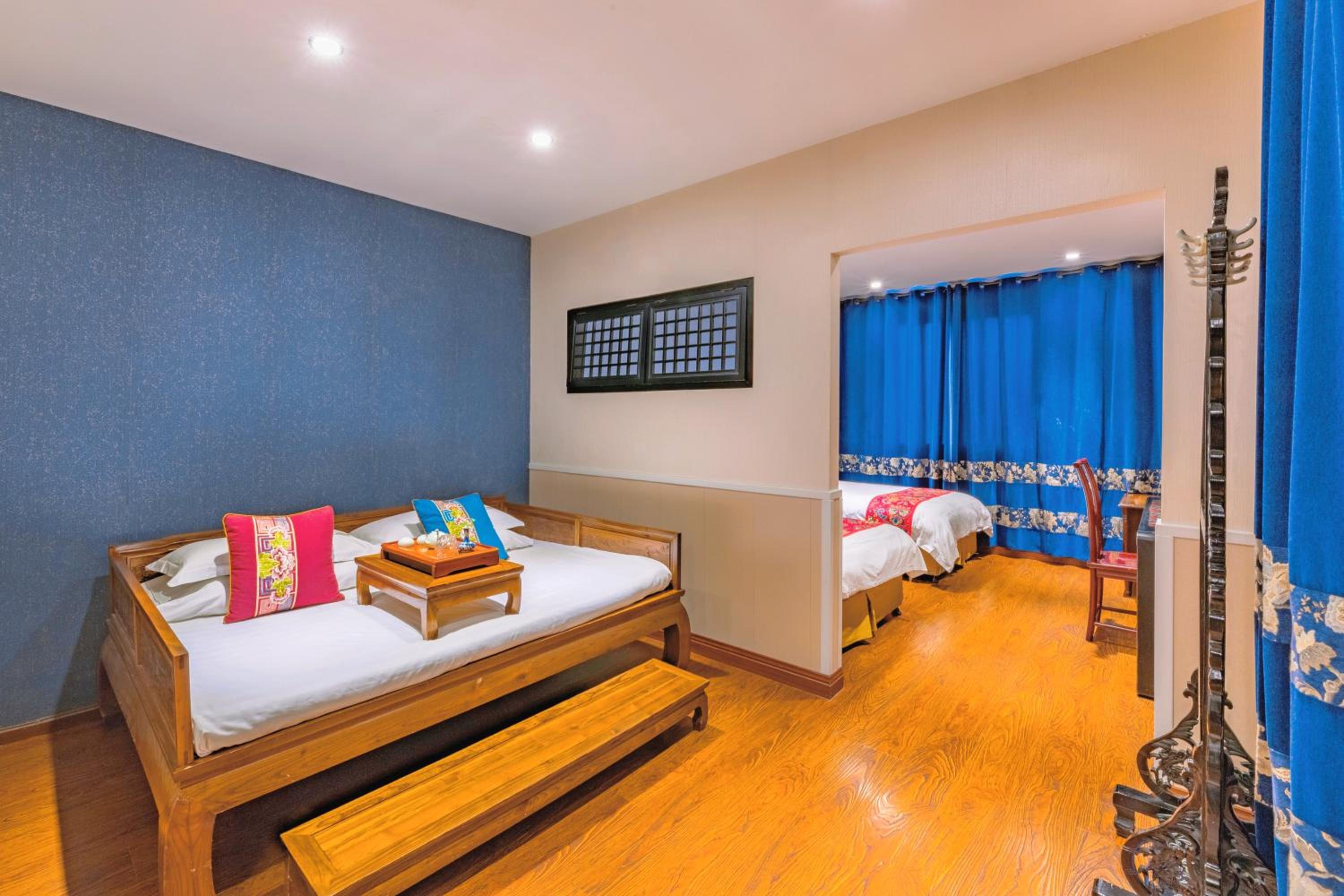 Family Suite with Balcony（free laundry , 1 free meal)） photo 1