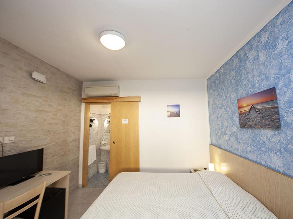 Double Room with Sea View photo 2