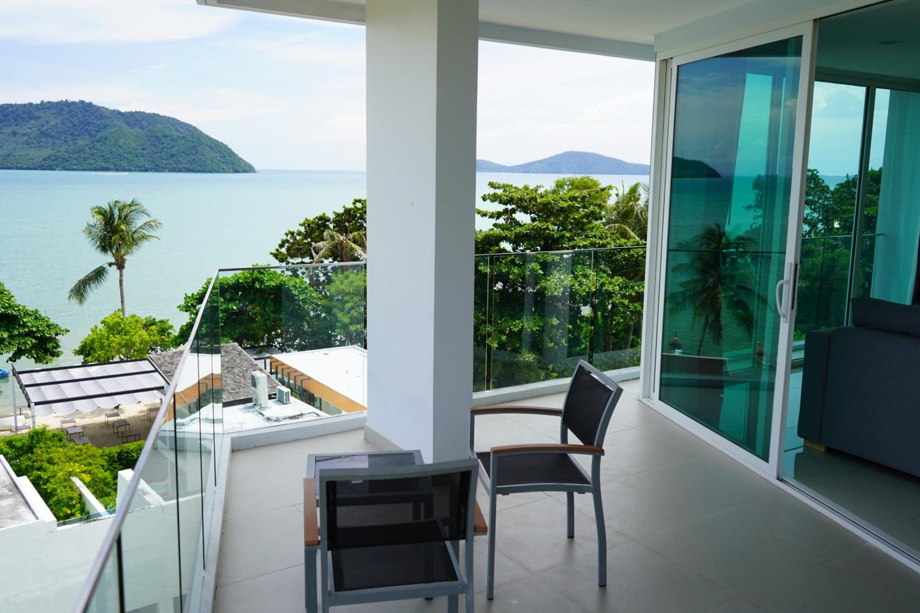 Two Bedroom Suite Sea View - Photo 9
