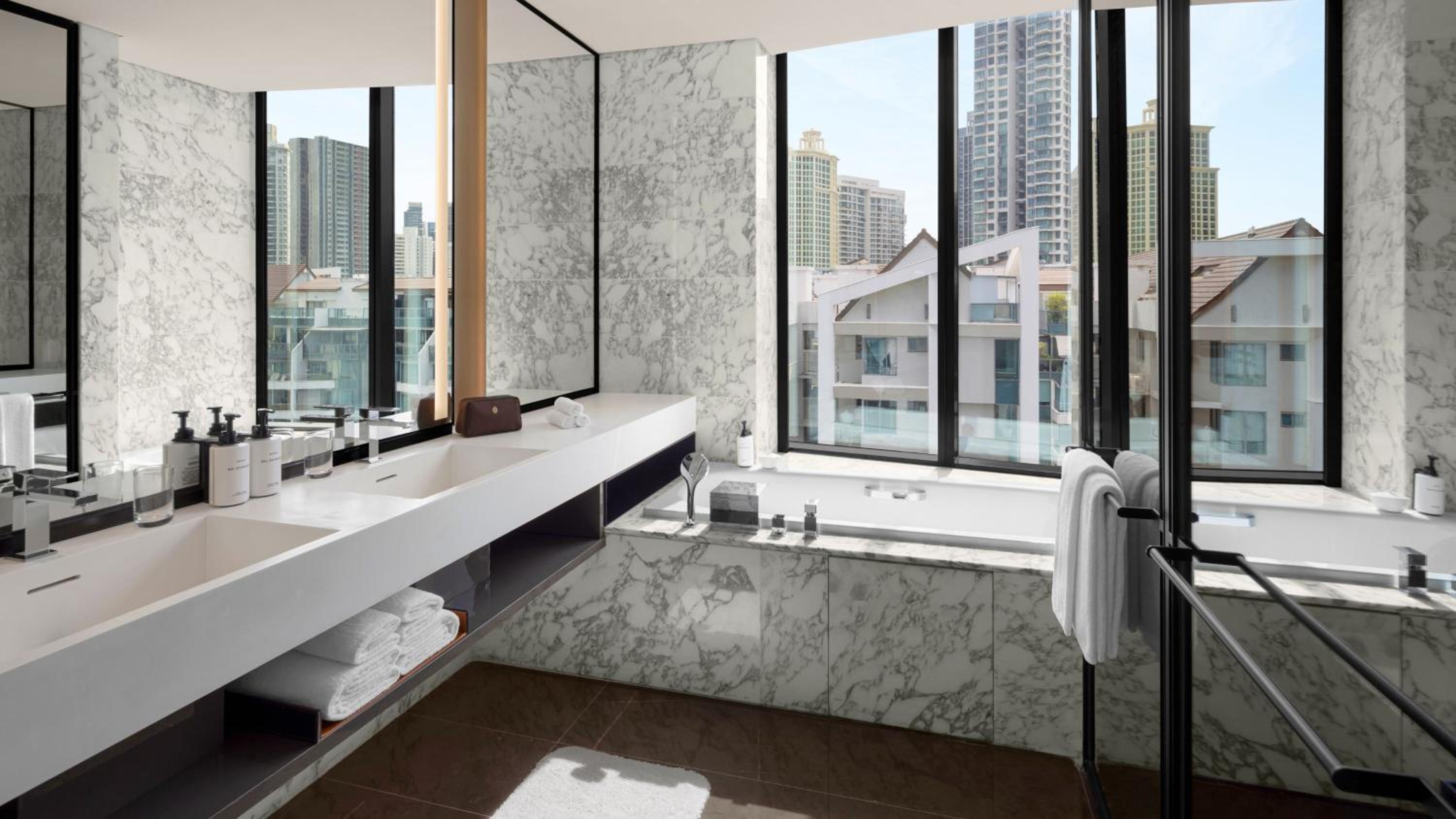 Penthouse King Suite with River View Penthouse King Suite with River View