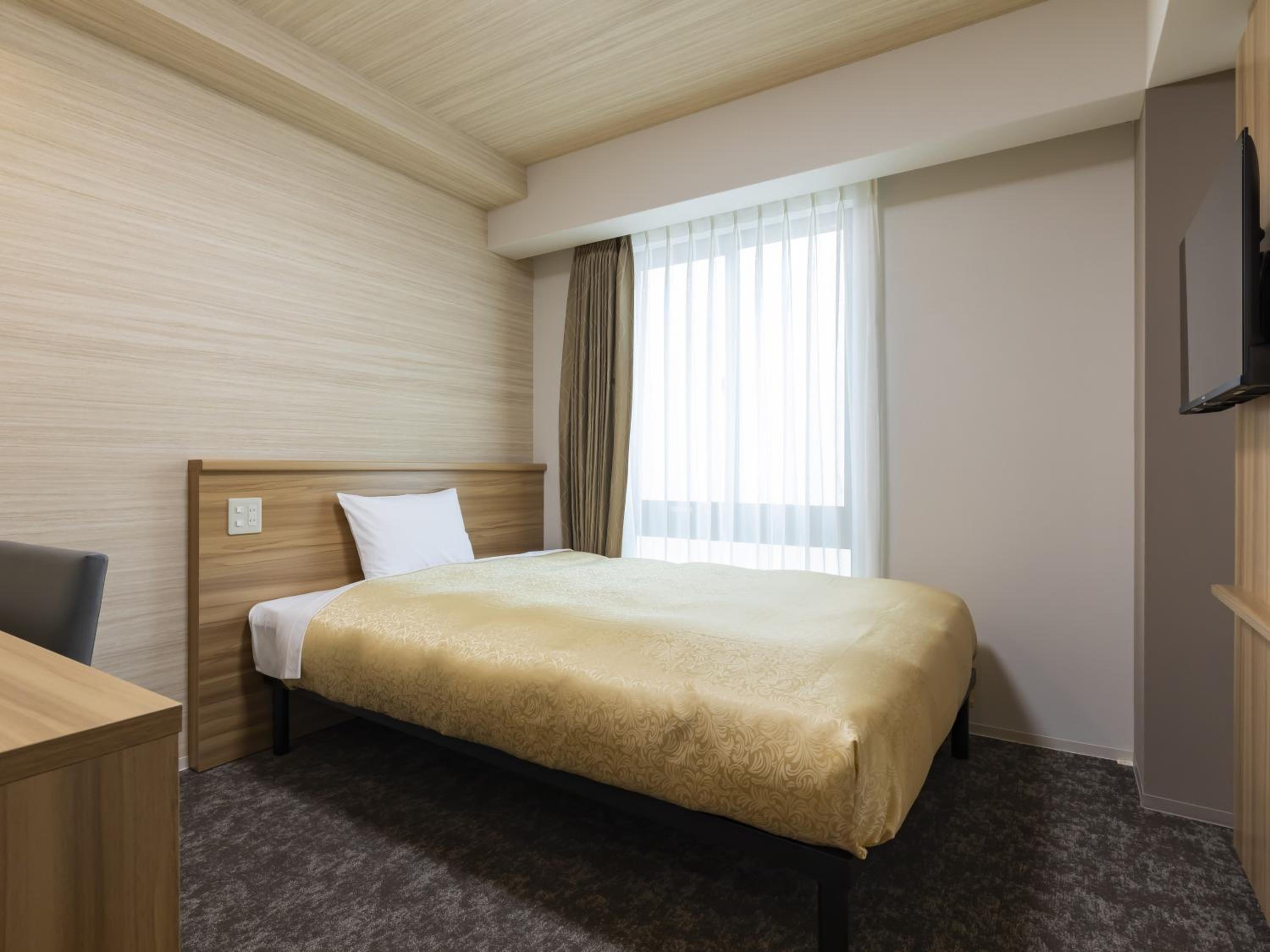 Double Room - Non-Smoking  - Photo 9