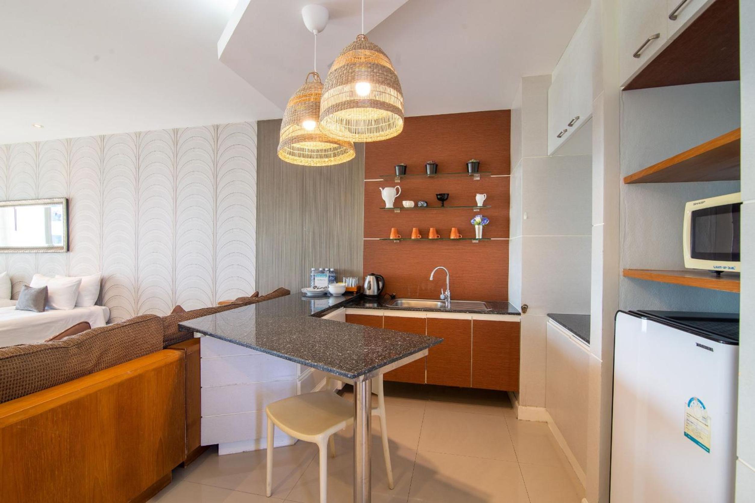 Family Suite with Sea View - Photo 15