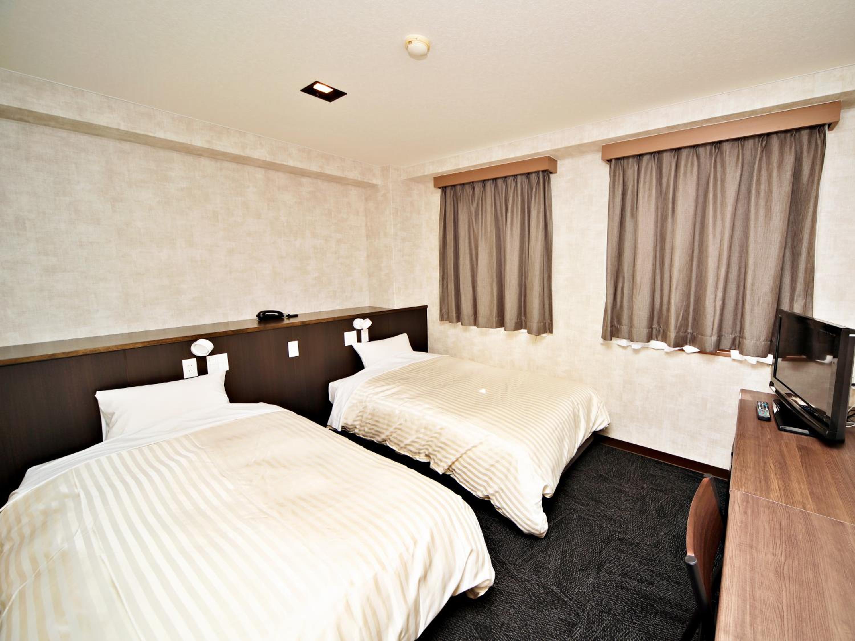 Standard Twin Room - Smoking photo 2