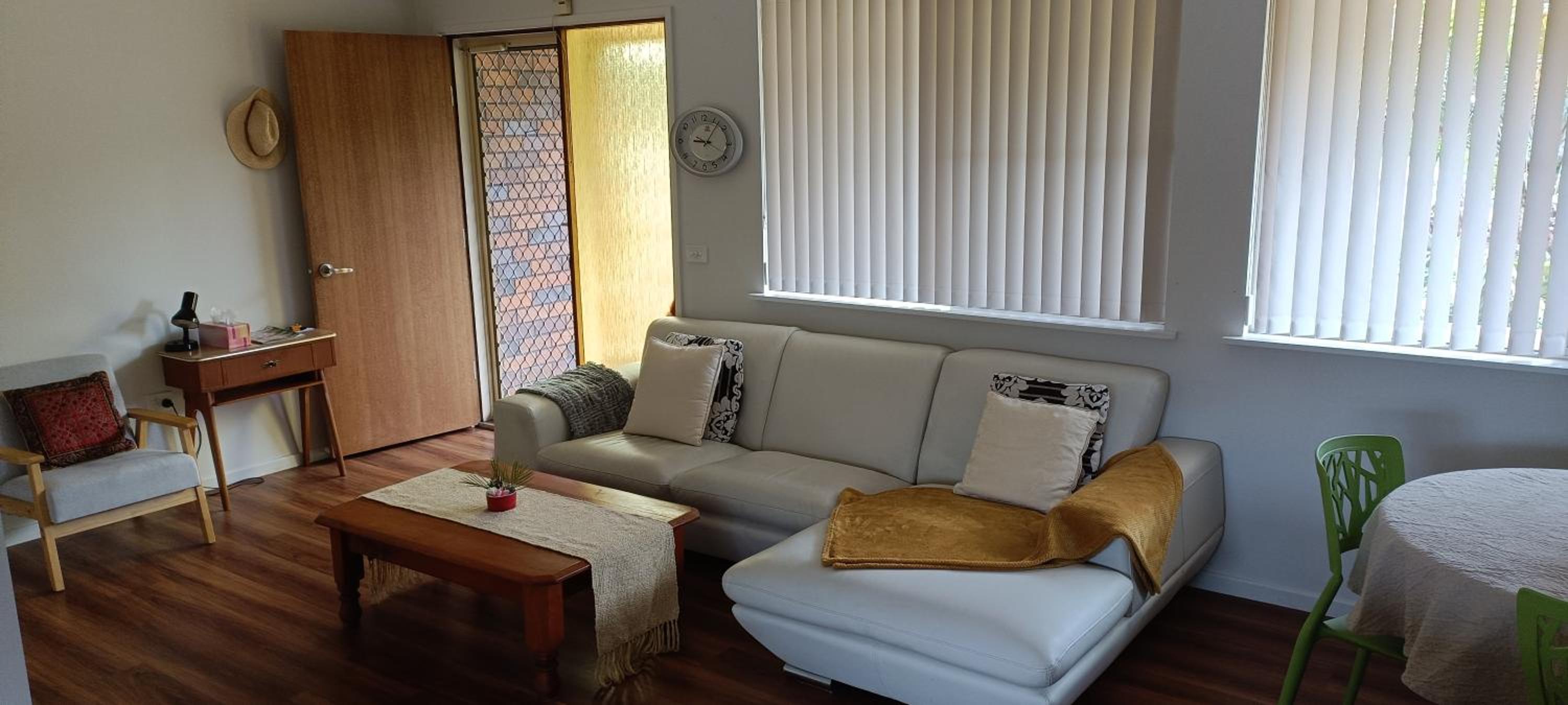One-Bedroom House photo 1