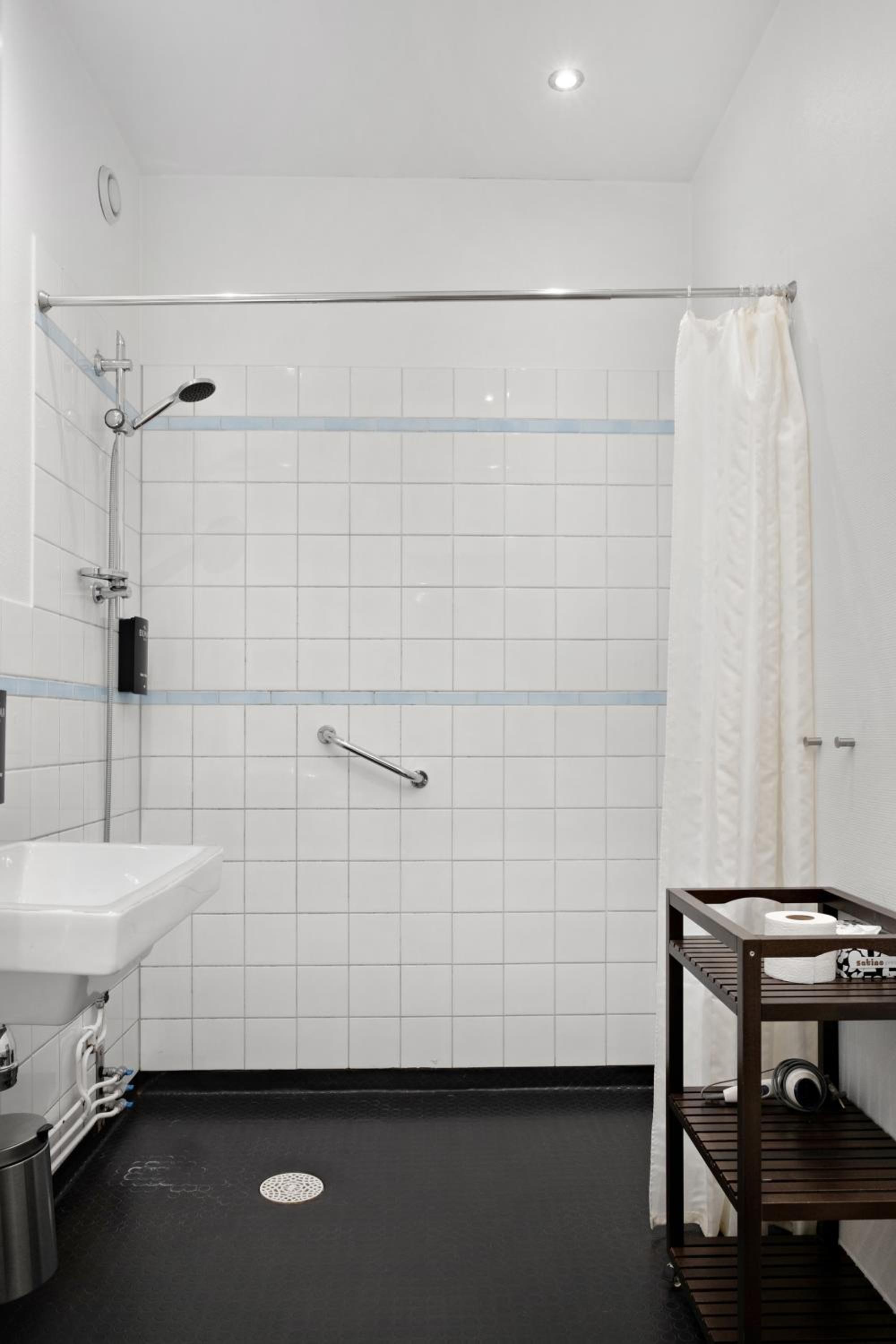 One-Bedroom Apartment - Photo 6