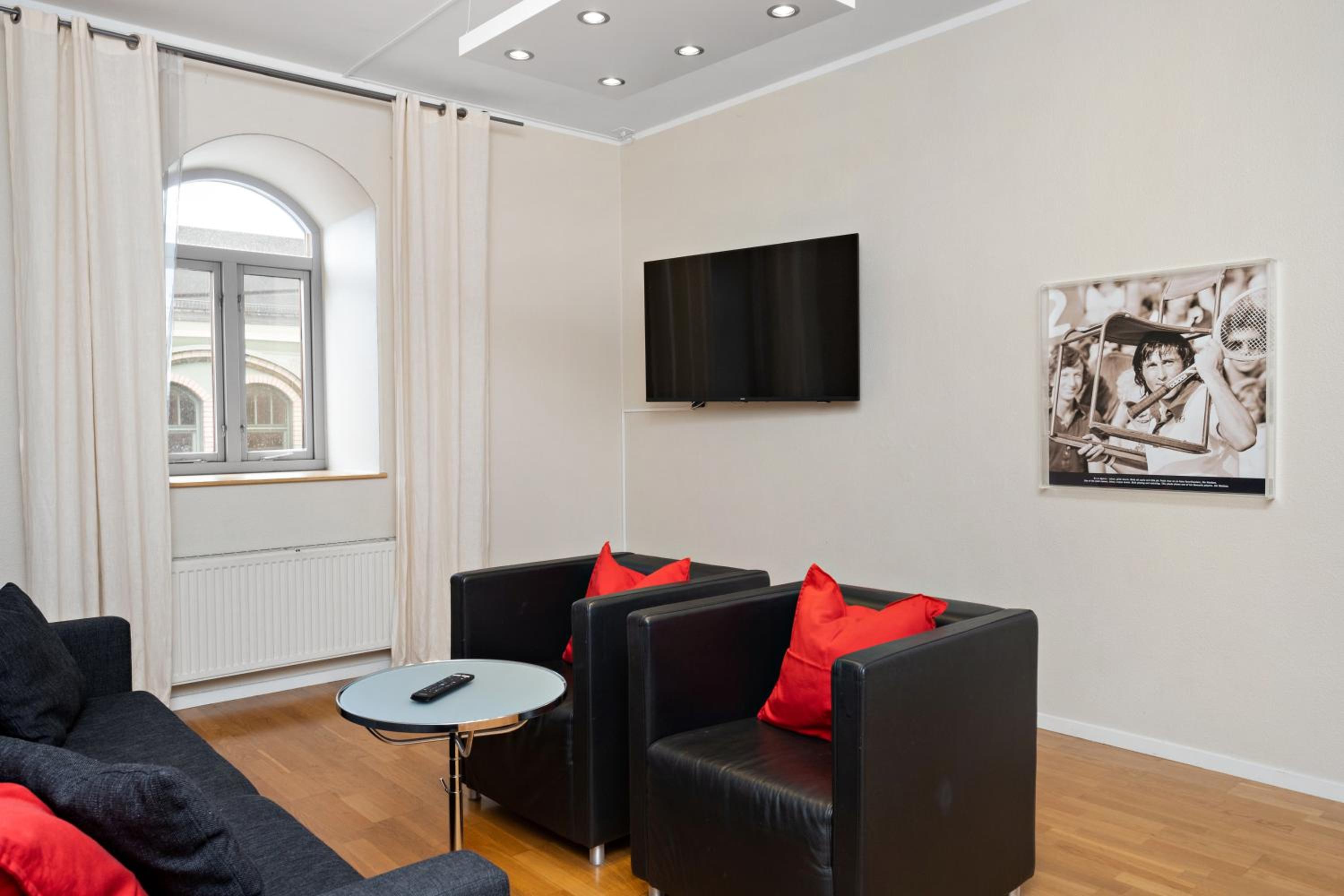One-Bedroom Apartment - Photo 16