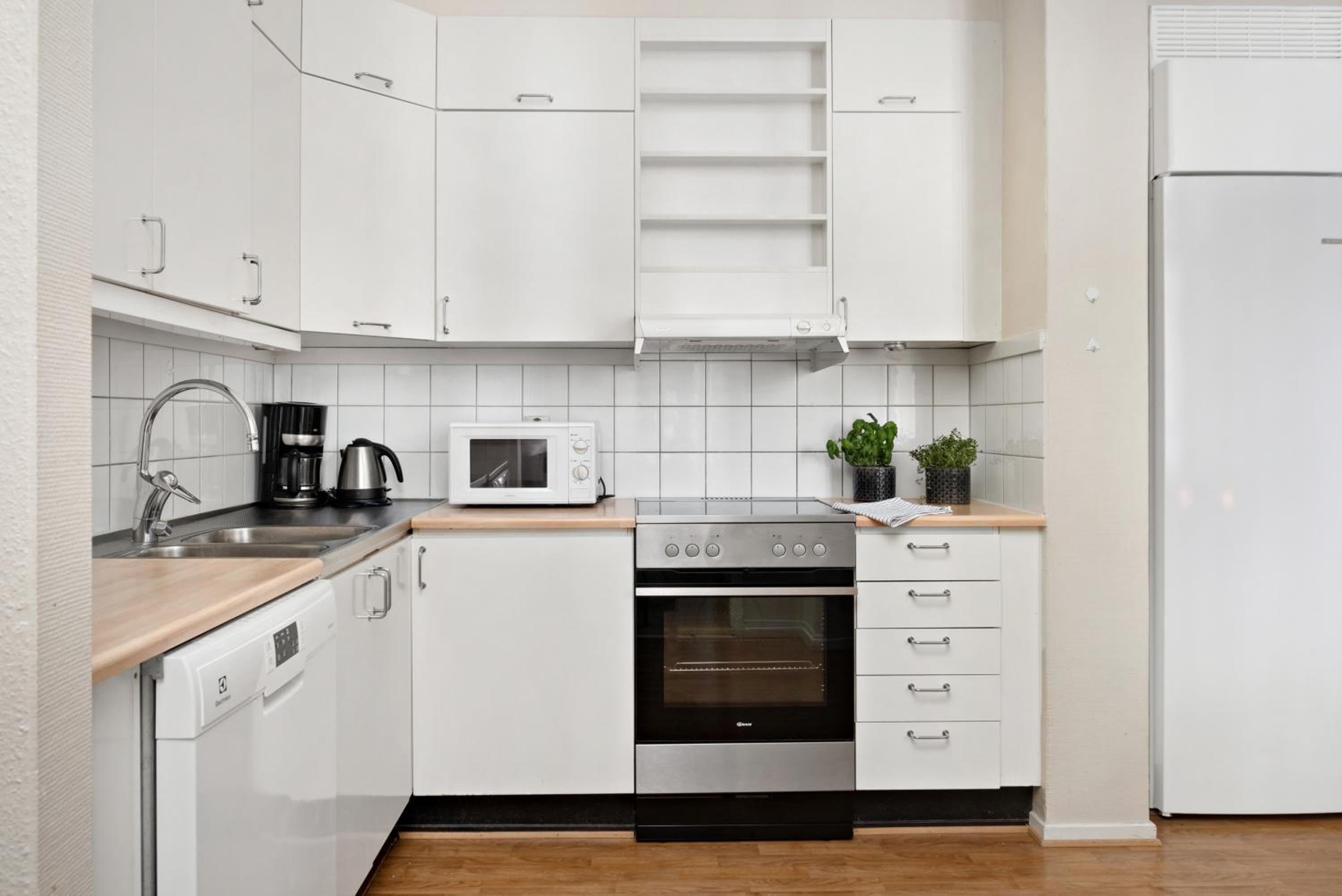 One-Bedroom Apartment - Photo 18