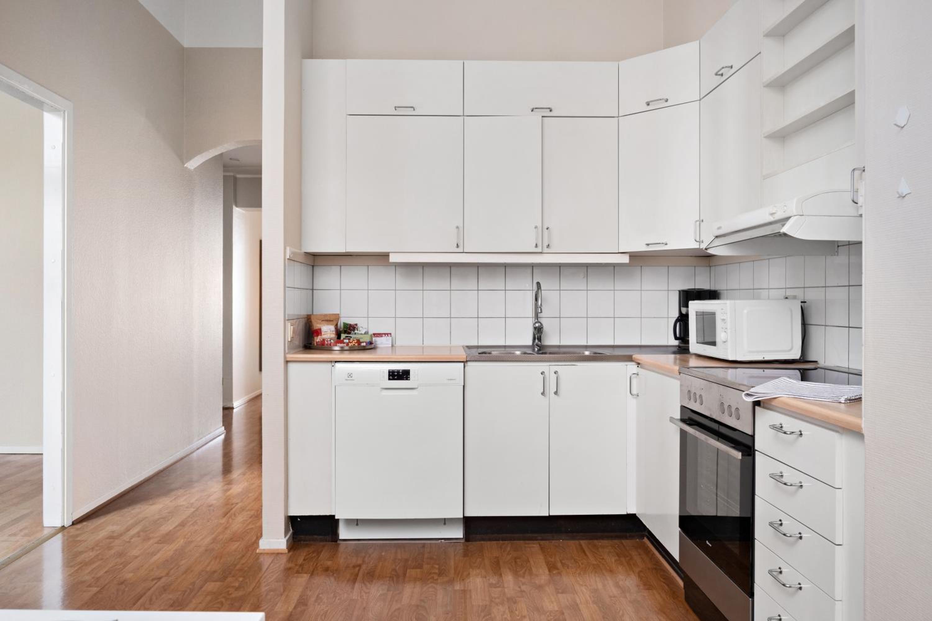 One-Bedroom Apartment - Photo 12