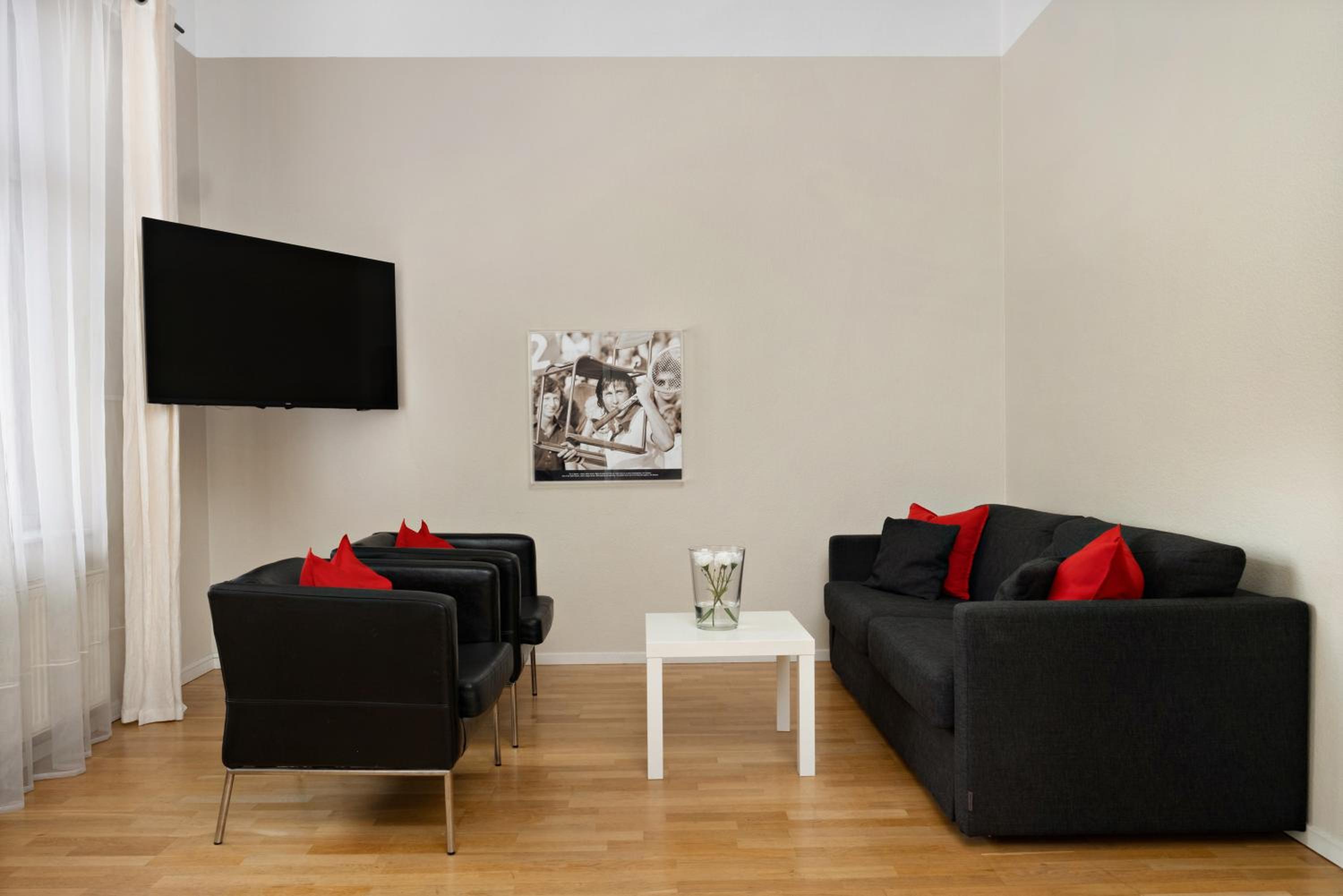 One-Bedroom Apartment - Photo 11