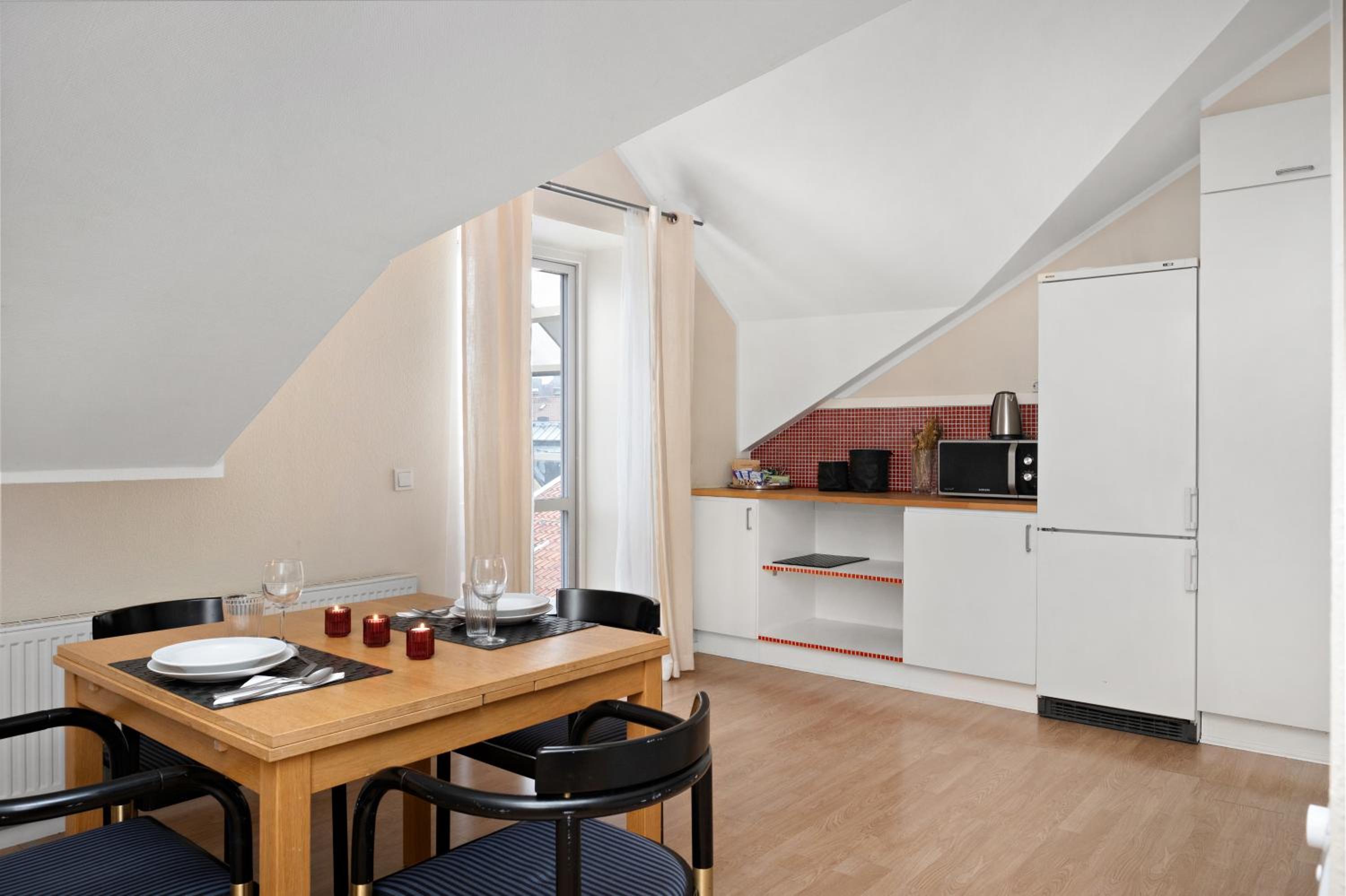 One-Bedroom Apartment - Photo 14
