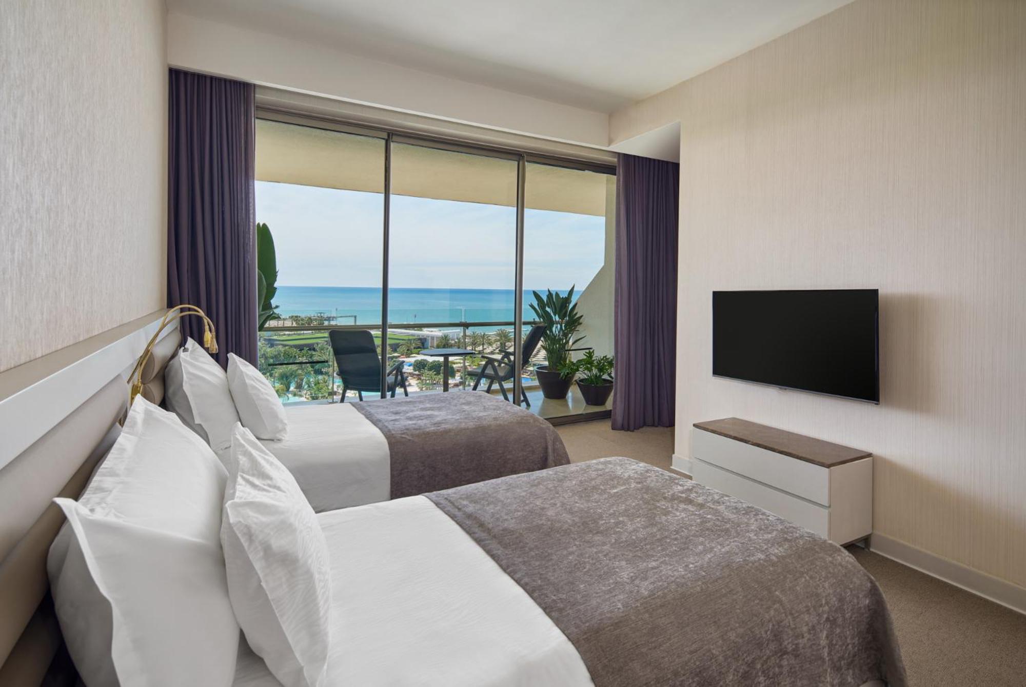Family Suite with Sea 5 Person