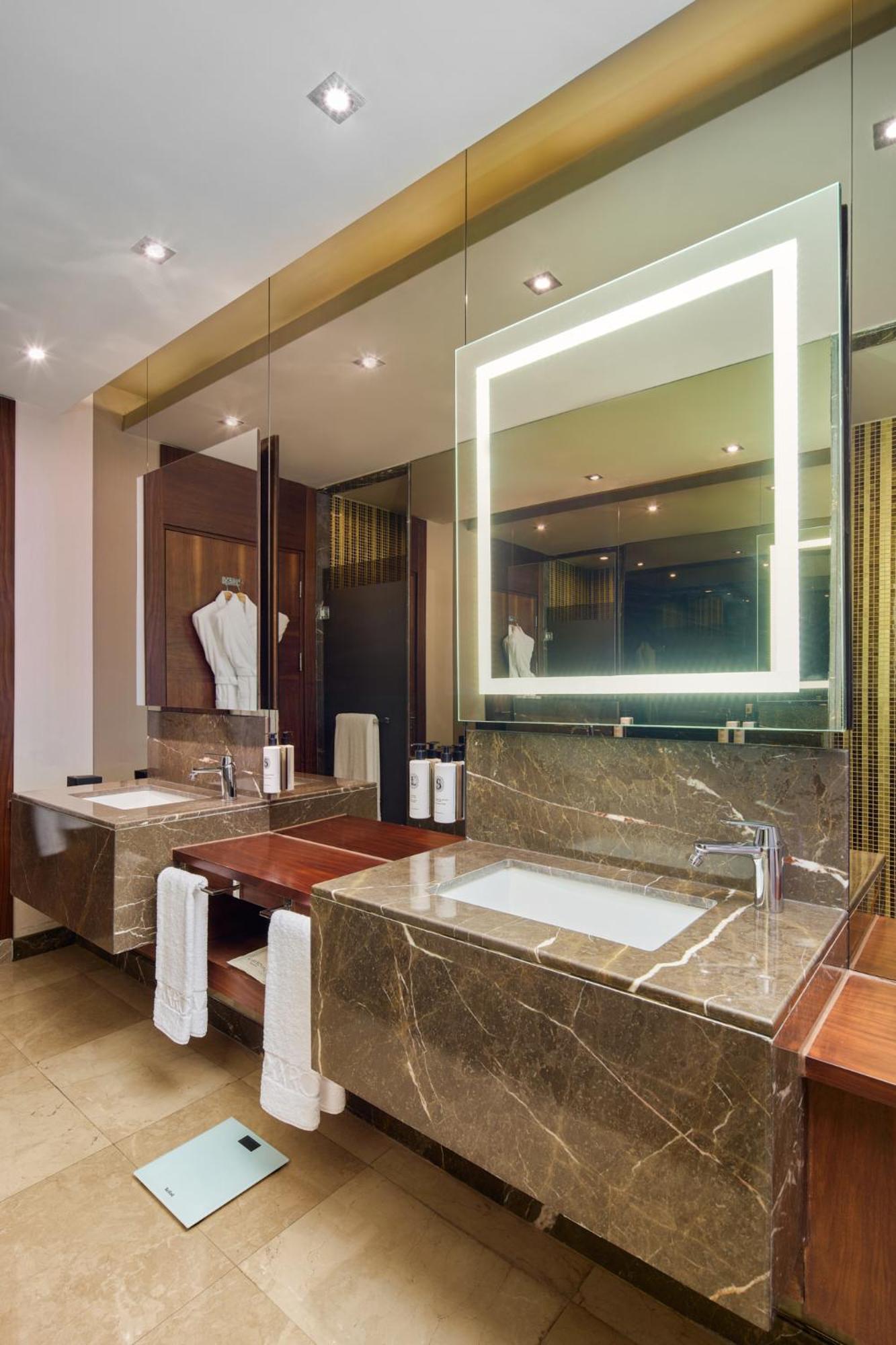 Family Suite with Sea 5 Person thumbnail 5