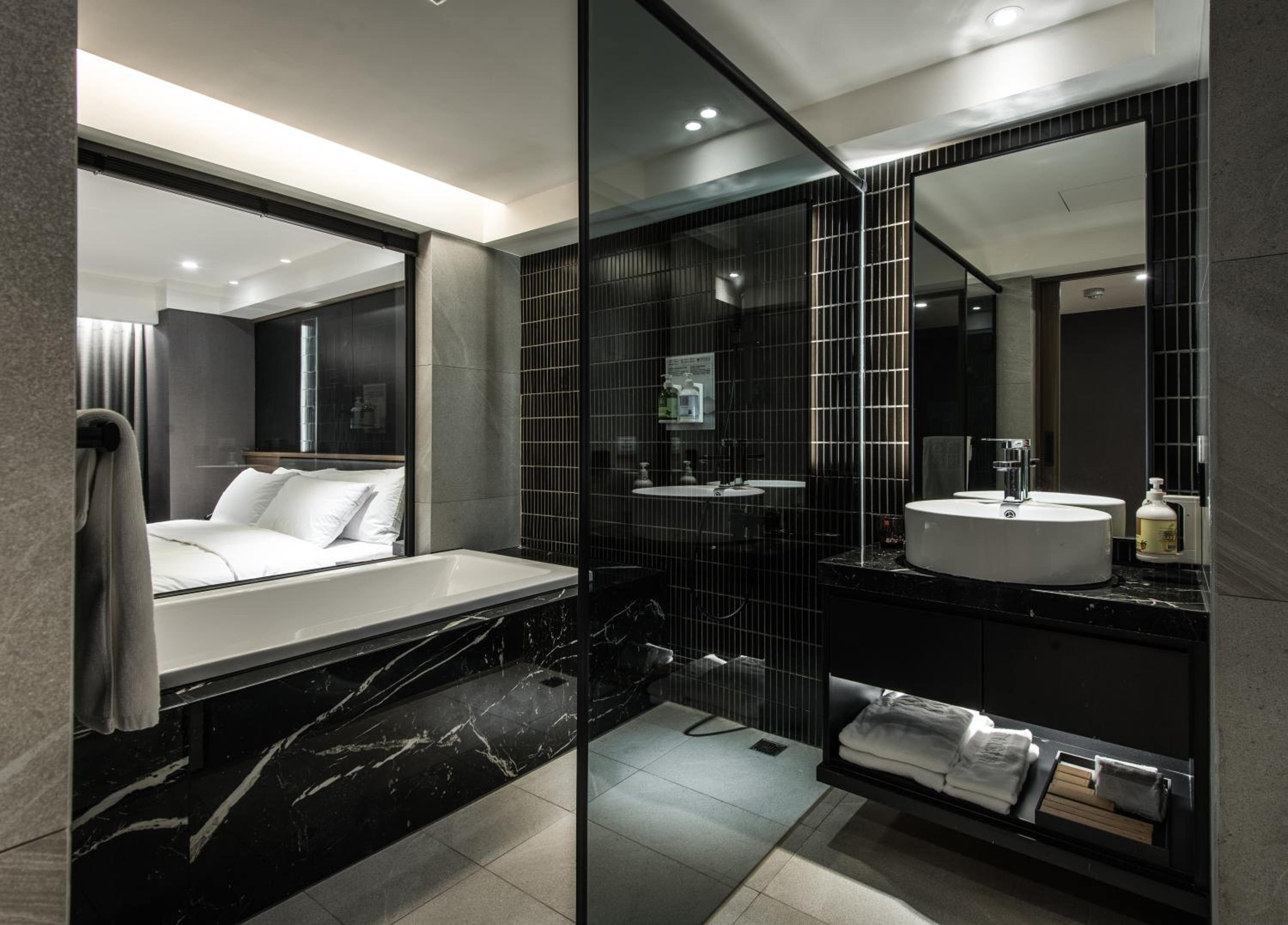 Superior Queen Room - Photo 10