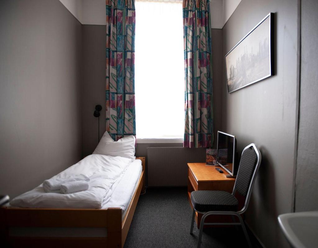 Standard Single Room with Shared Bathroom