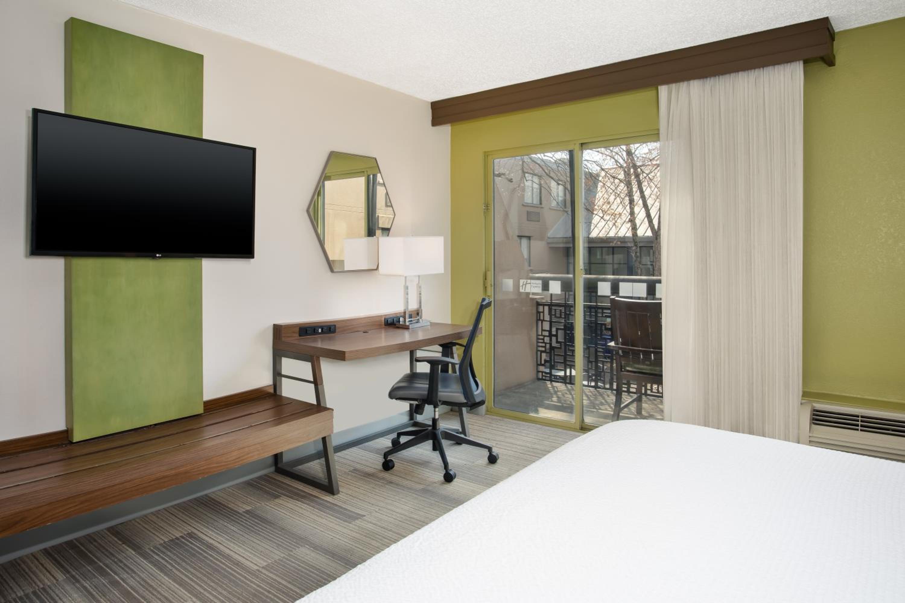 King Room with Balcony - Photo 1