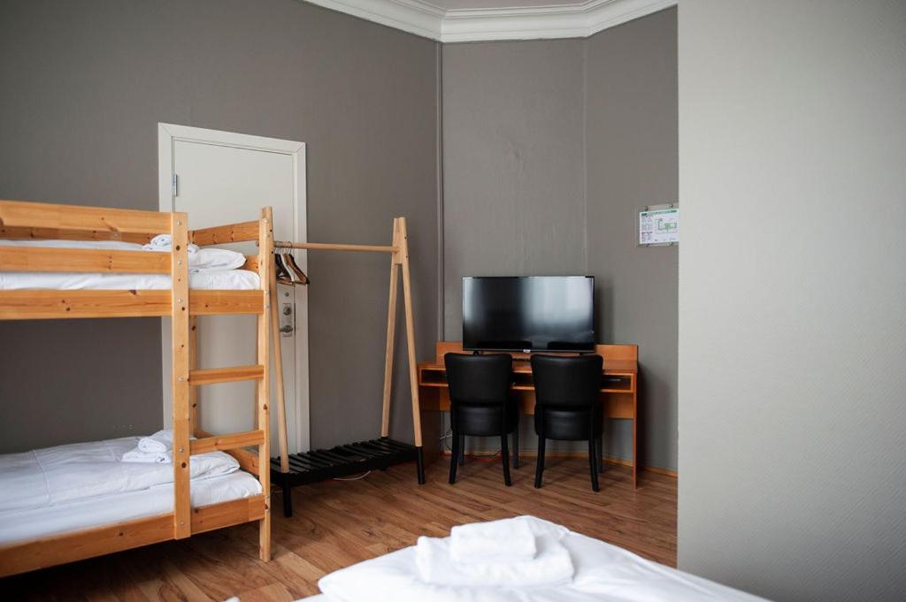 Quadruple Room thumbnail 5