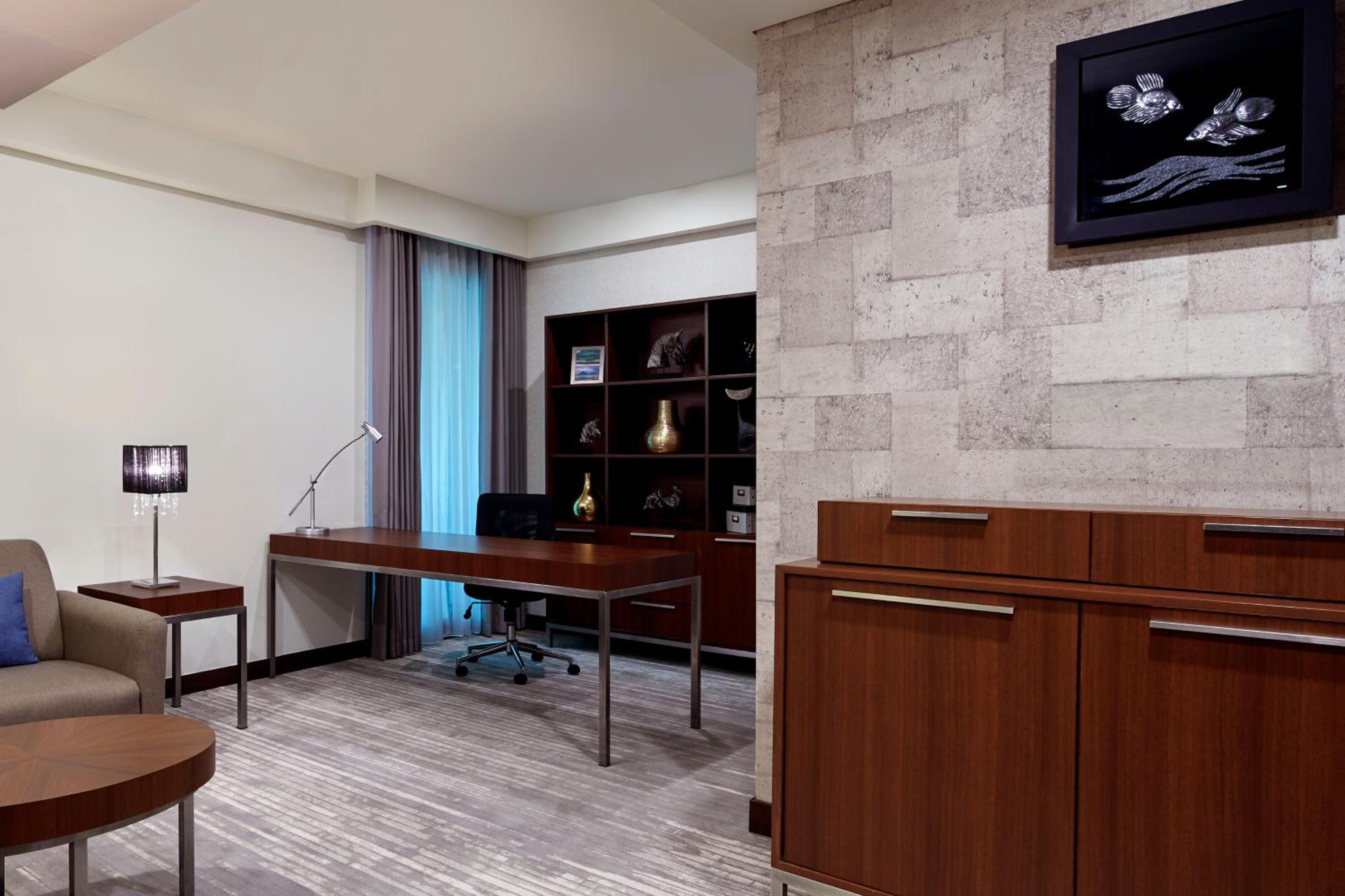 One-Bedroom Corporate King Suite with City View - Photo 1