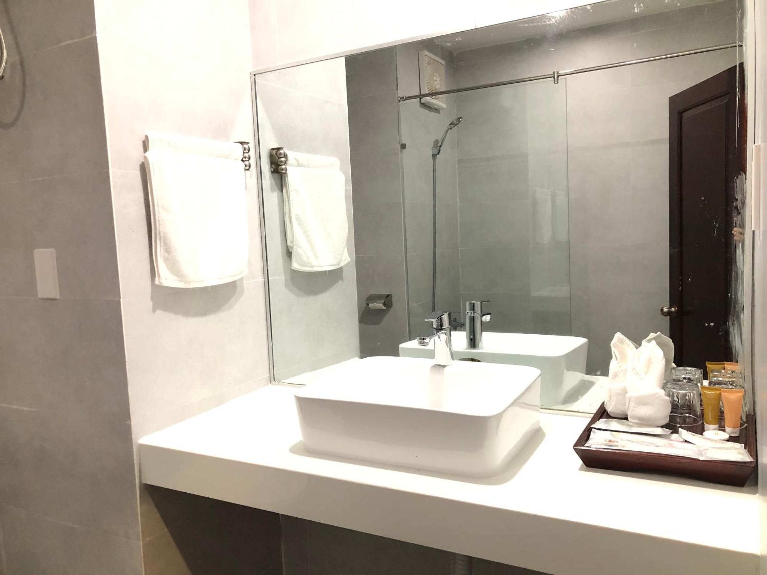 Twin Room - Photo 5