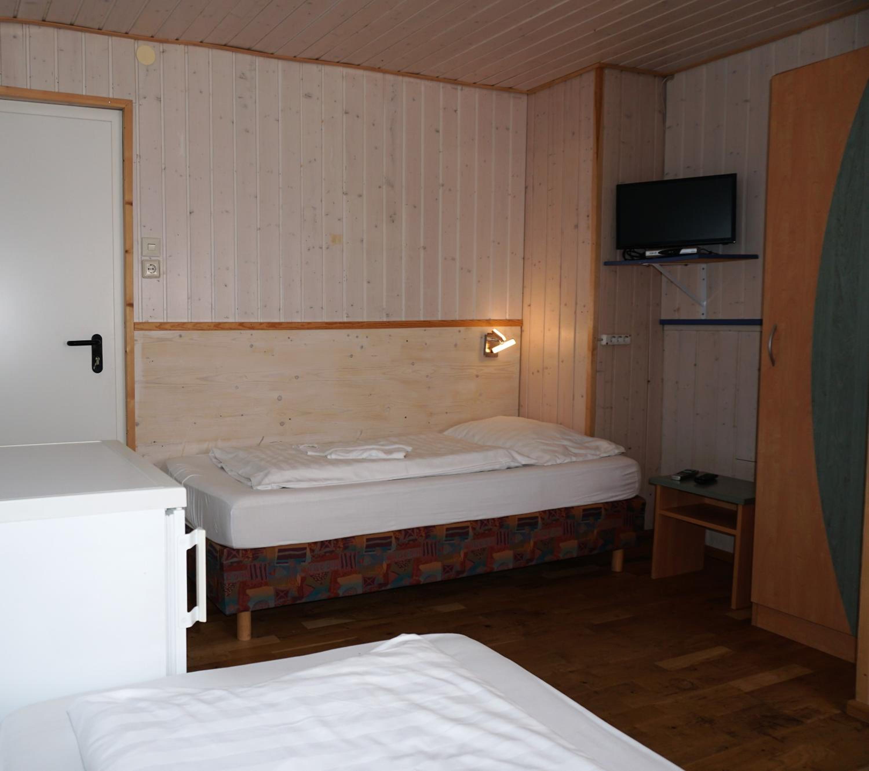 Triple Room with Bathroom photo 2
