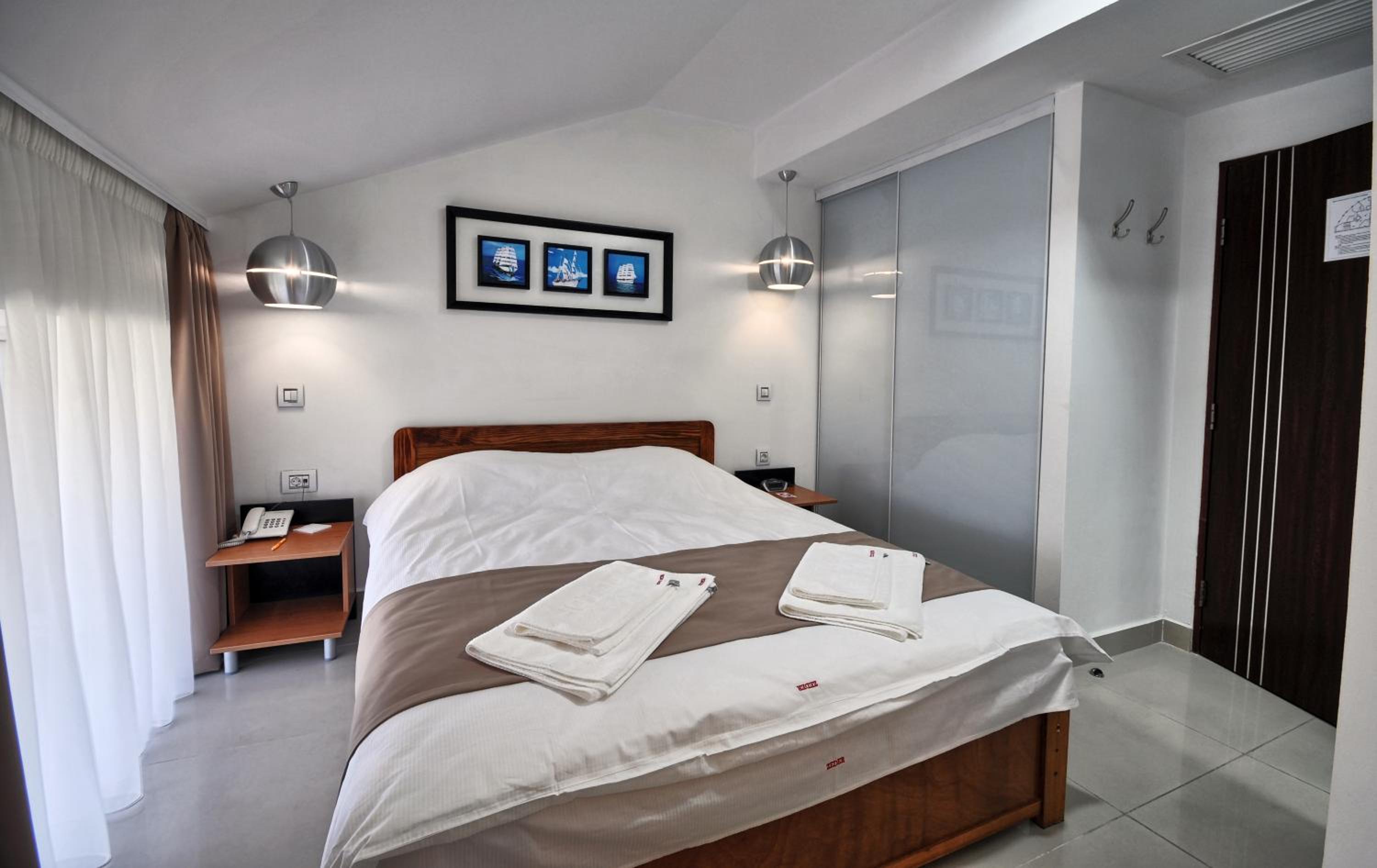 Double Room - Photo 2