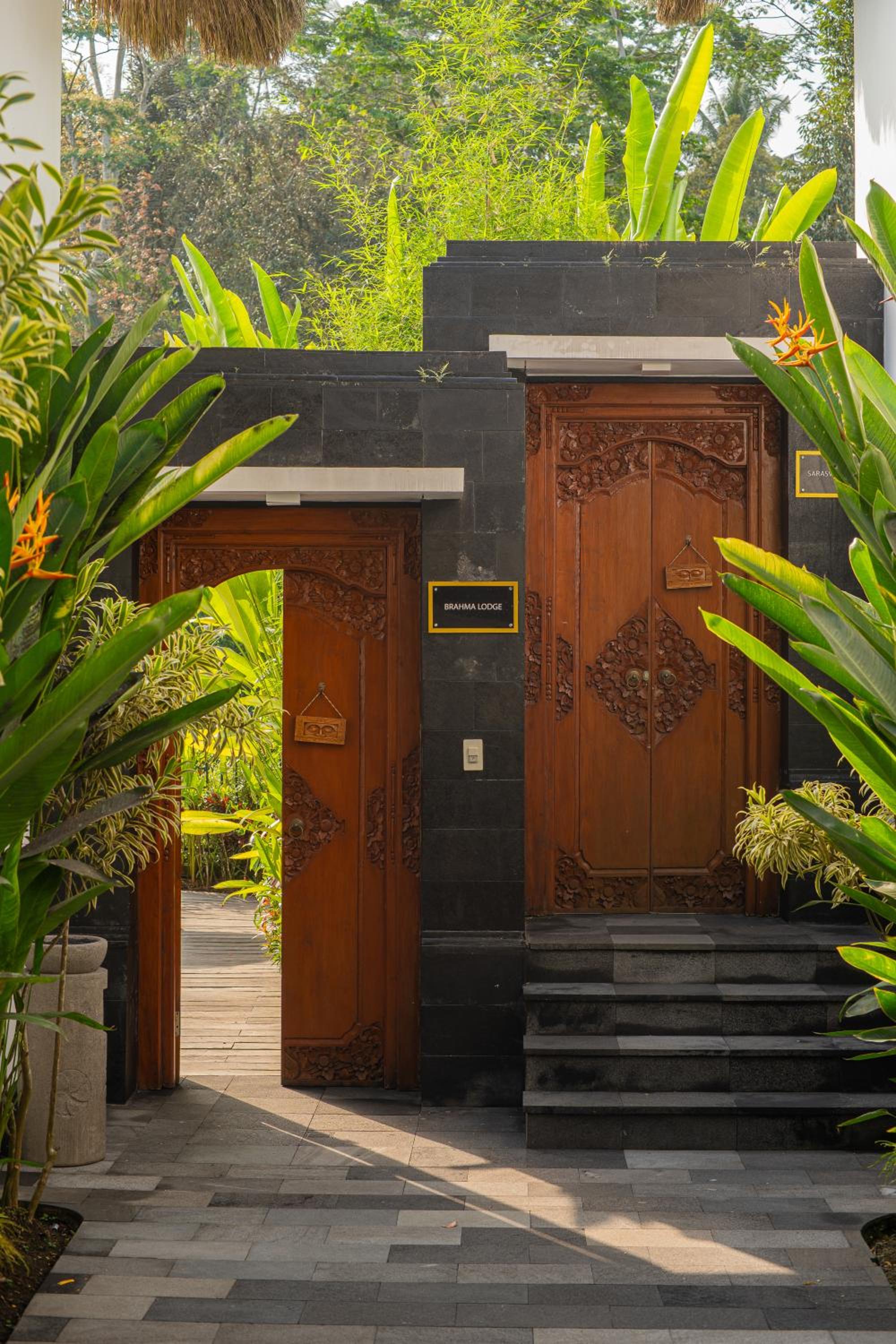 Sri Lodge with Private Pool  - Photo 5