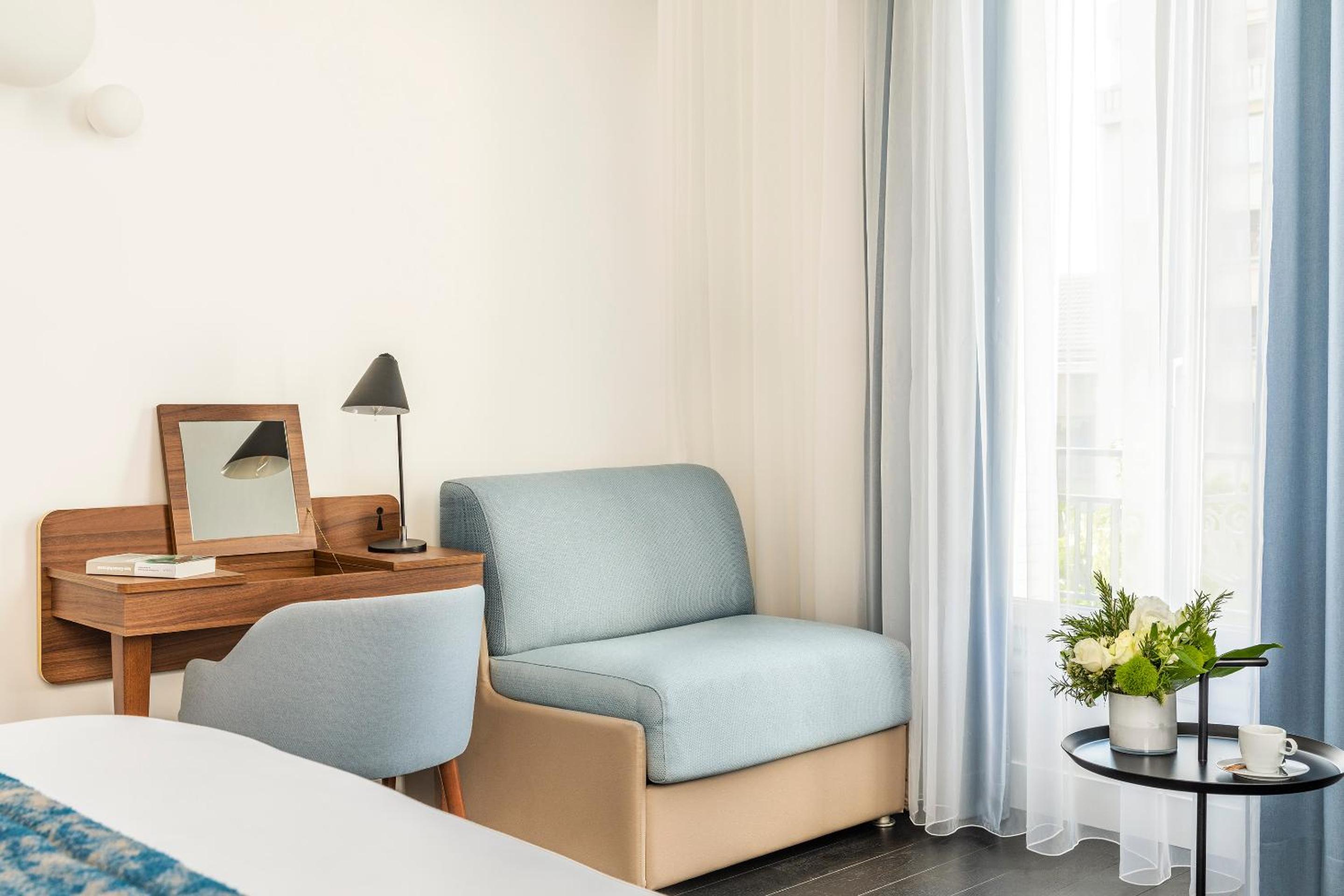 Superior Queen Room with Sofa Bed and Spa Access - Non-Smoking photo 3