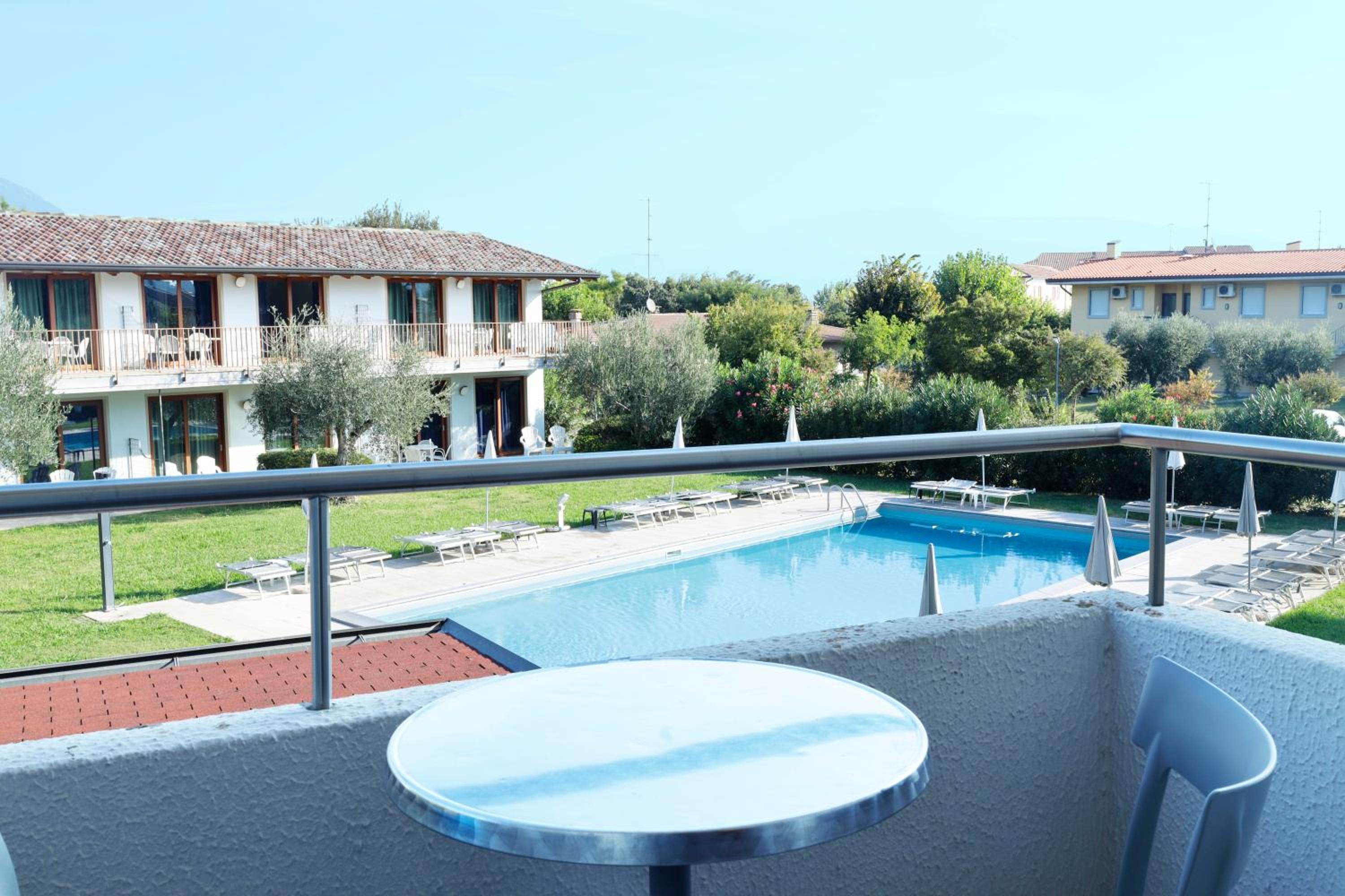 Junior Suite with Pool View photo 2