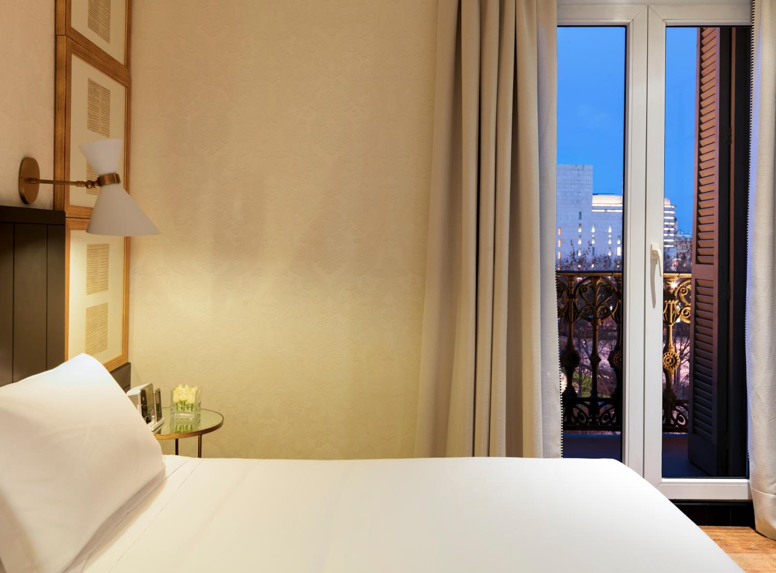 Deluxe Double or Twin Room with Plaça Catalunya View