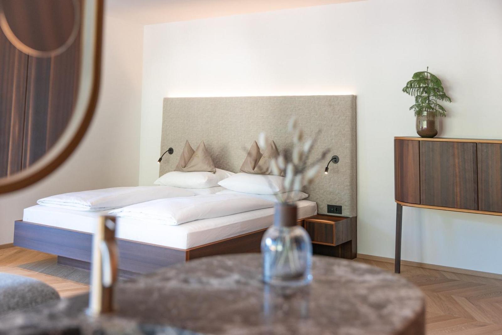 Suite - Photo 1