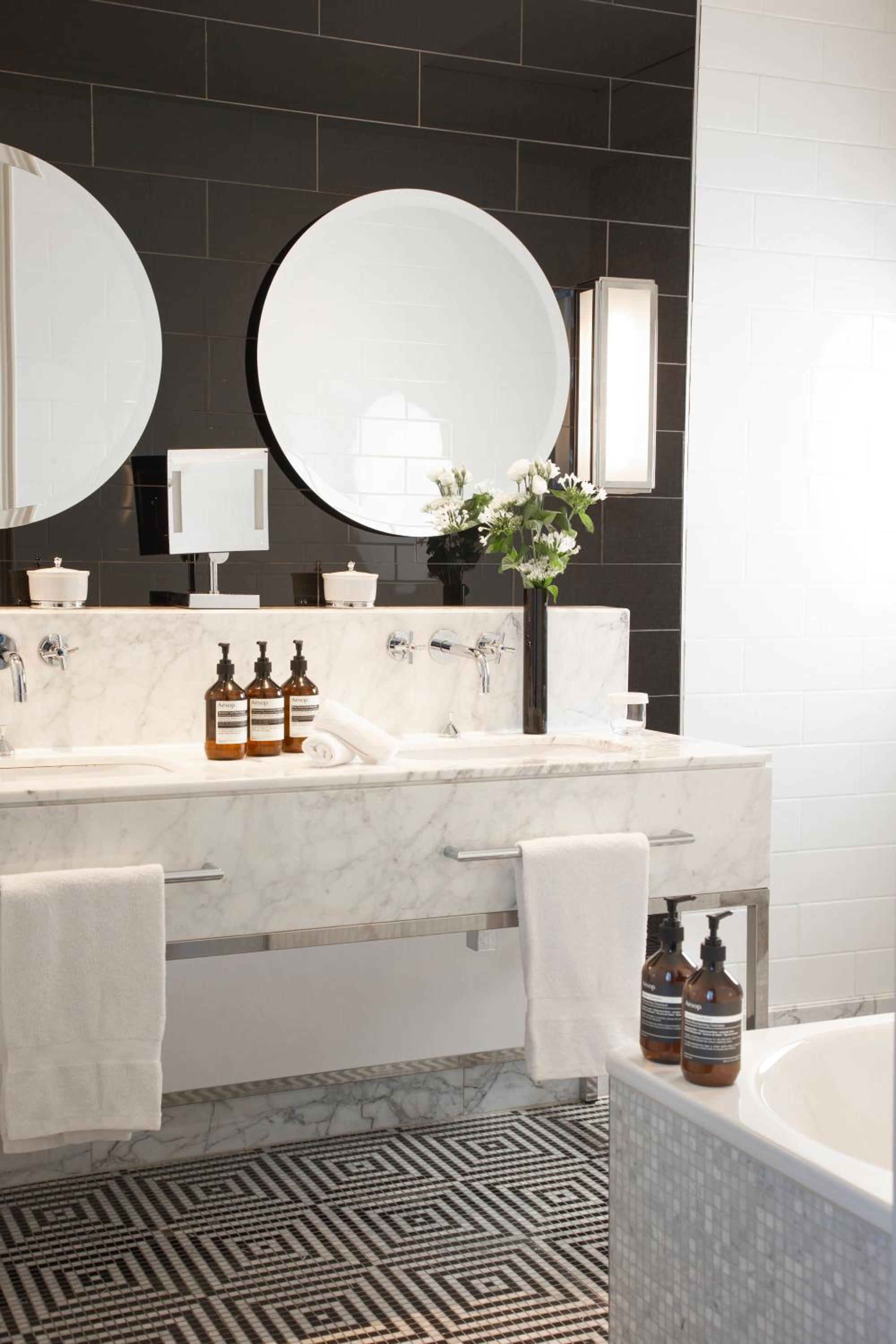 Palace 5 Star - Junior King Suite with Park View