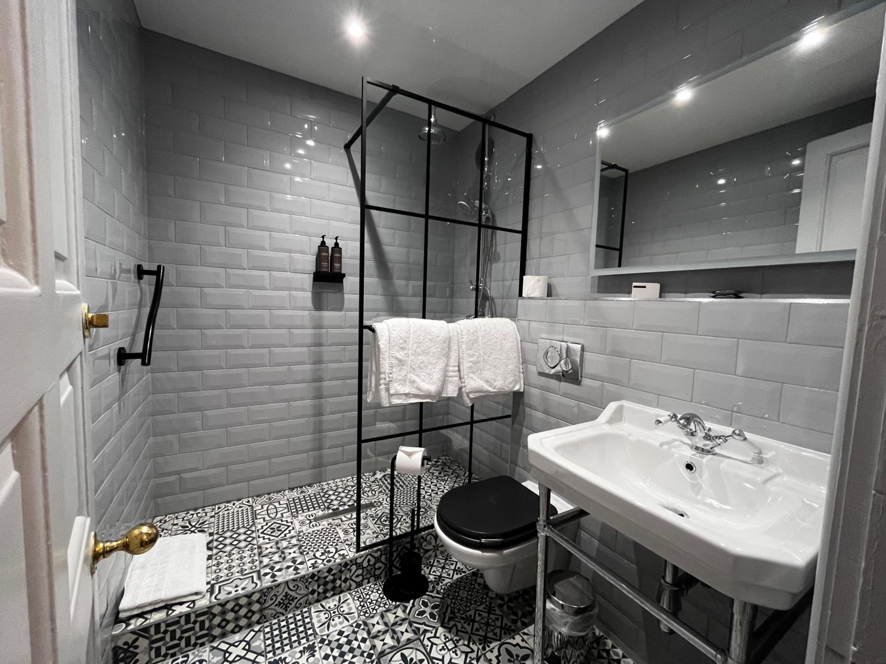 Superior Double or Twin Room - Photo 2