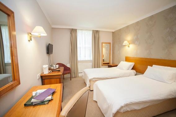 Double or Twin Room - Photo 4