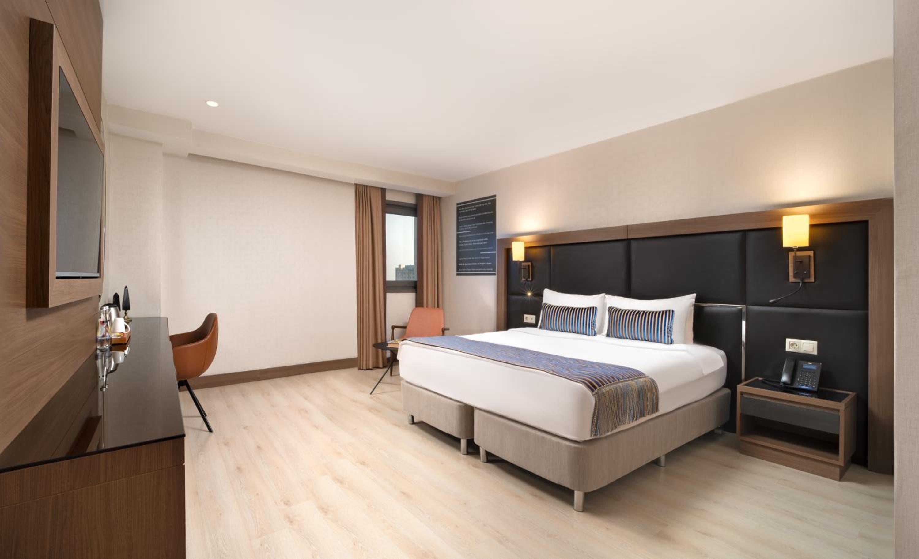 Corner Deluxe Room