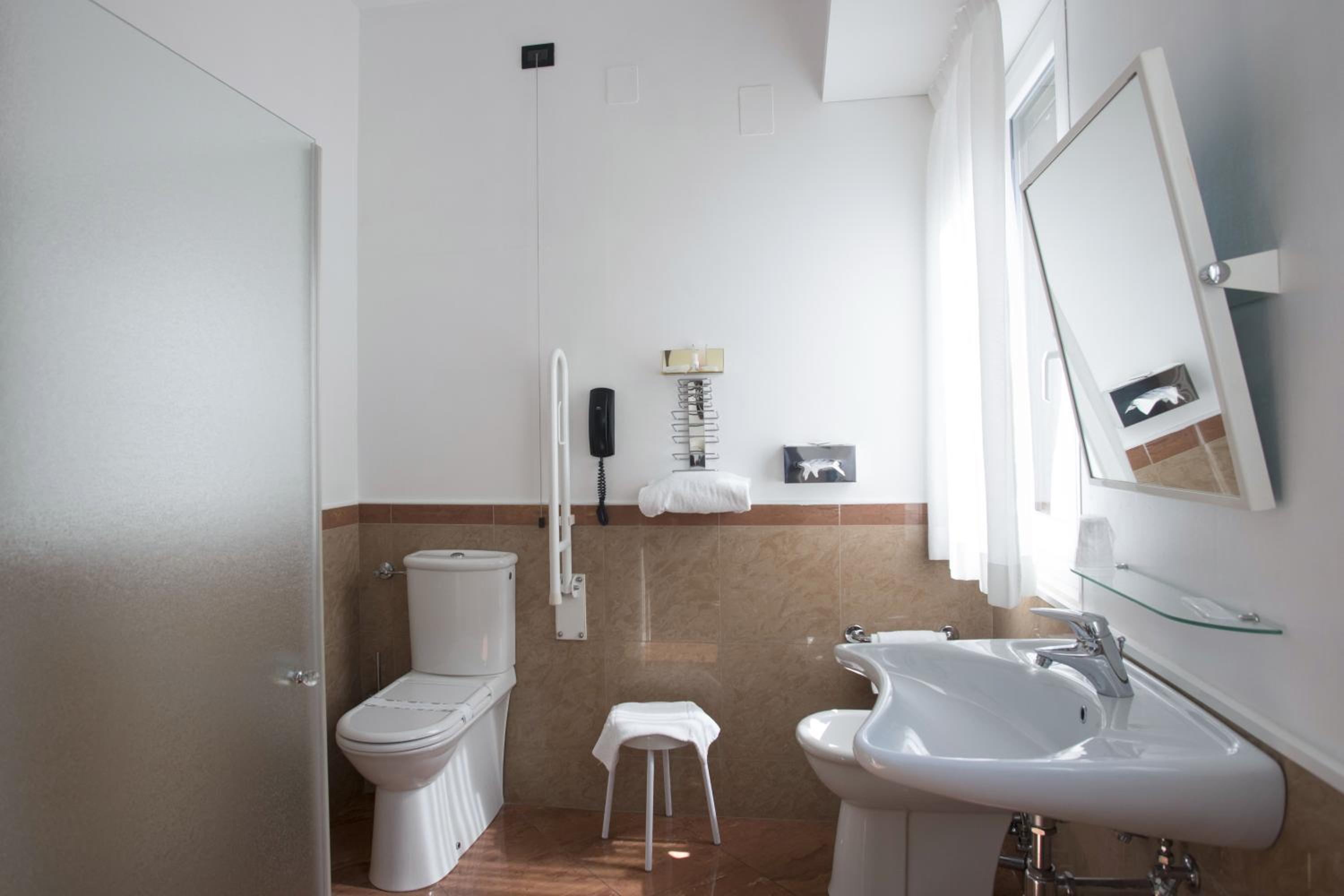 Double Room - Disability Access photo 2