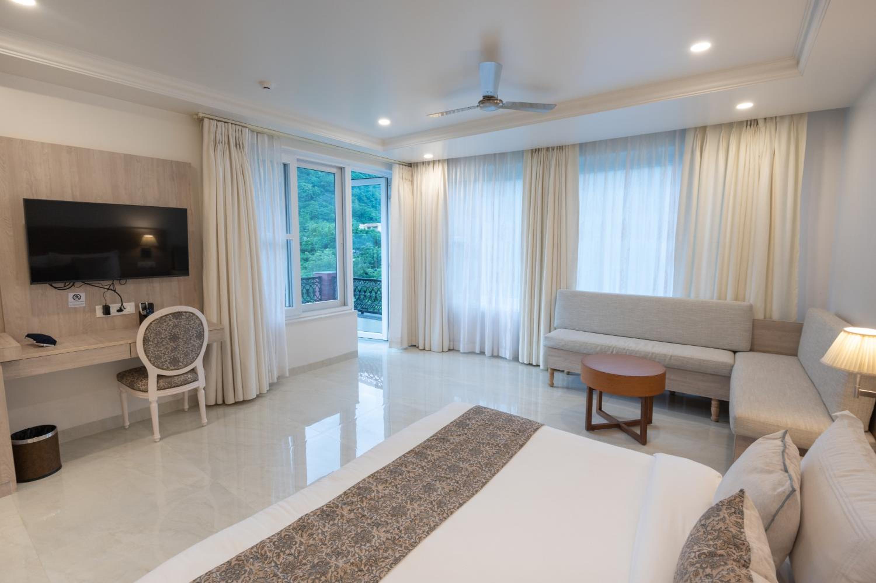 King Room with Balcony photo 3