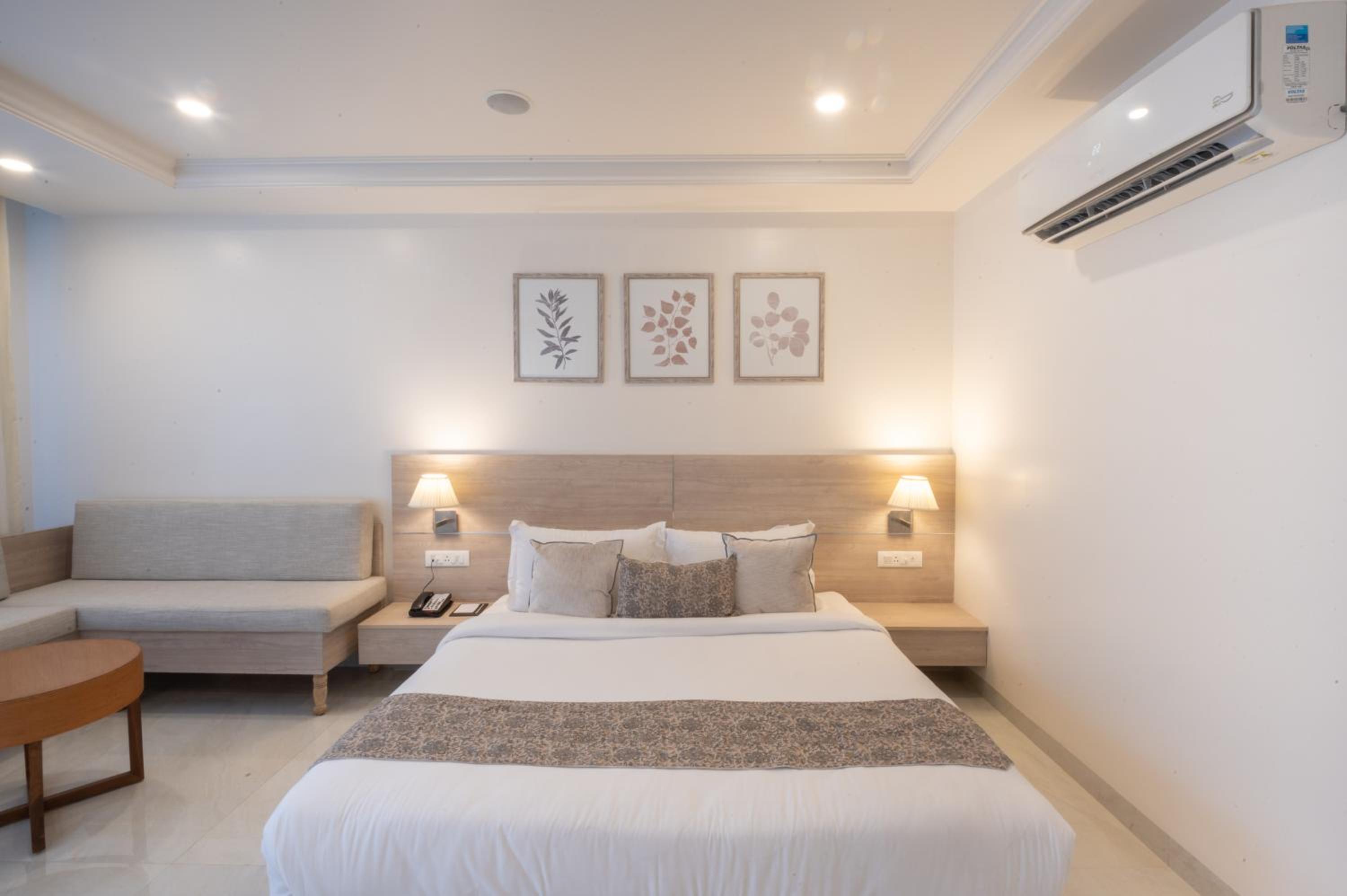 King Room with Balcony photo 2